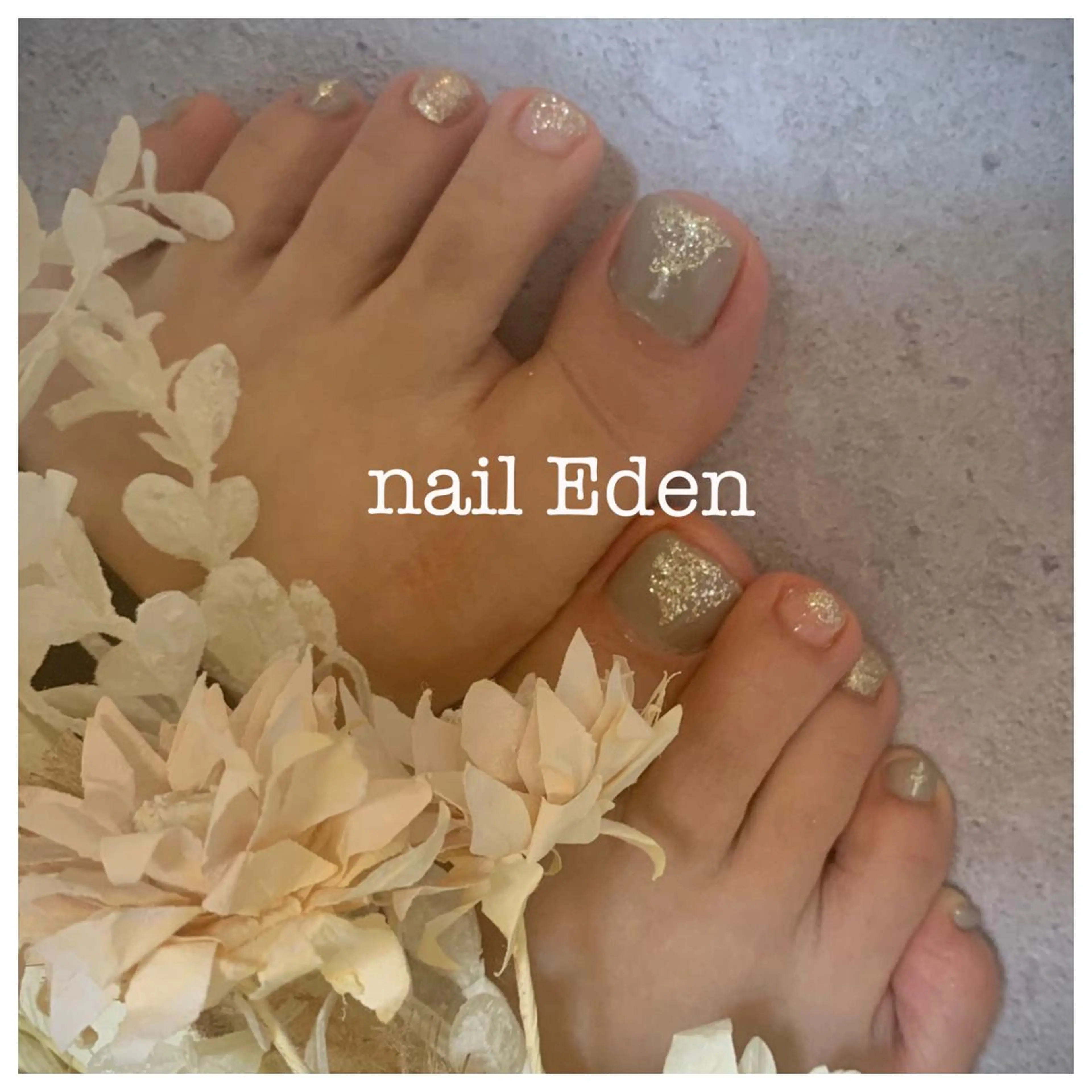 ネイル ゴールド ニュアンスネイル 春ネイル フットネイル Eden　private nail saron所属・Eden ♾️のネイルデザイン