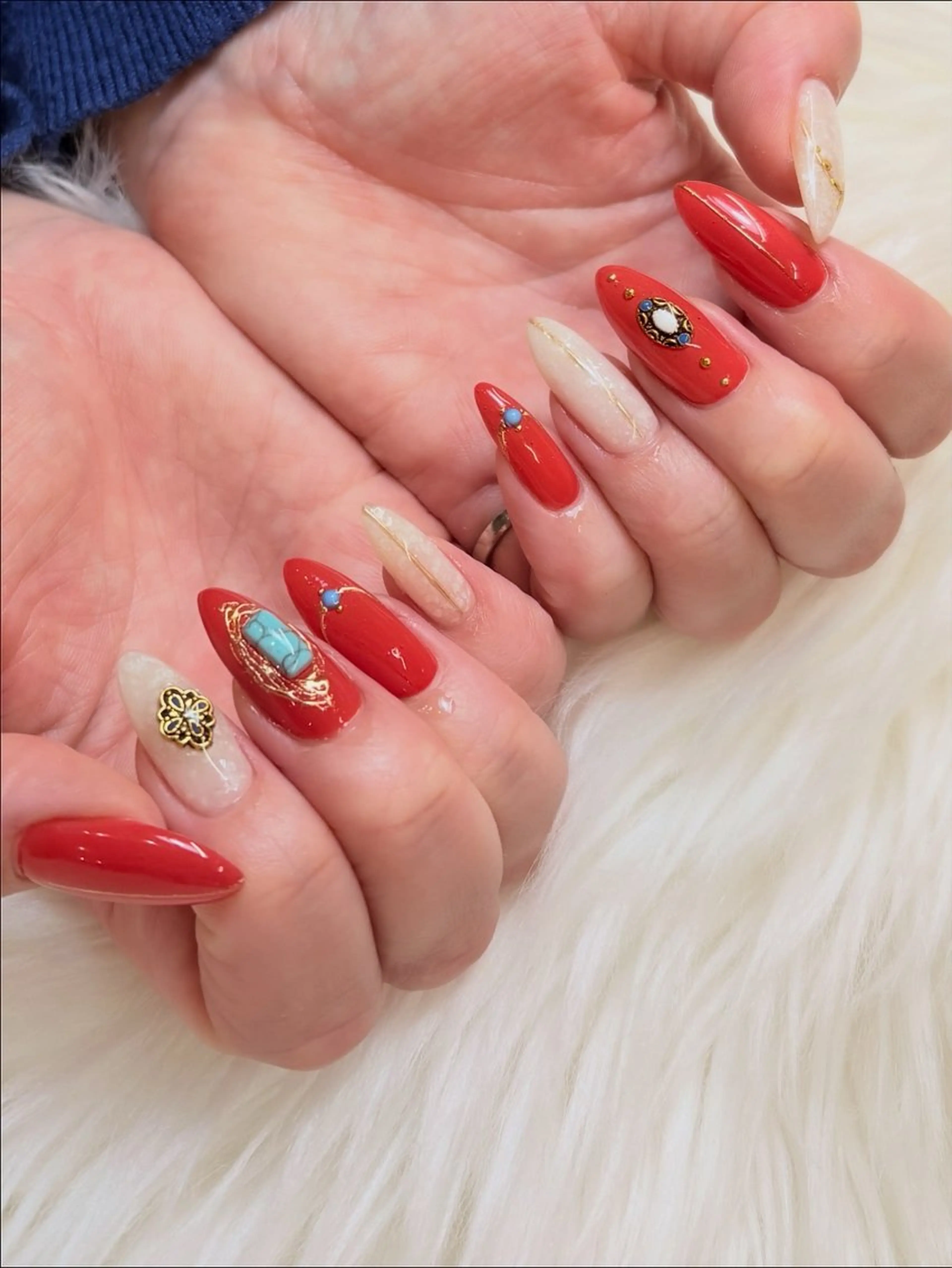 ネイル ストーンネイル ホワイト ハンドネイル Nail ameria megu所属・ameria meguのネイルデザイン