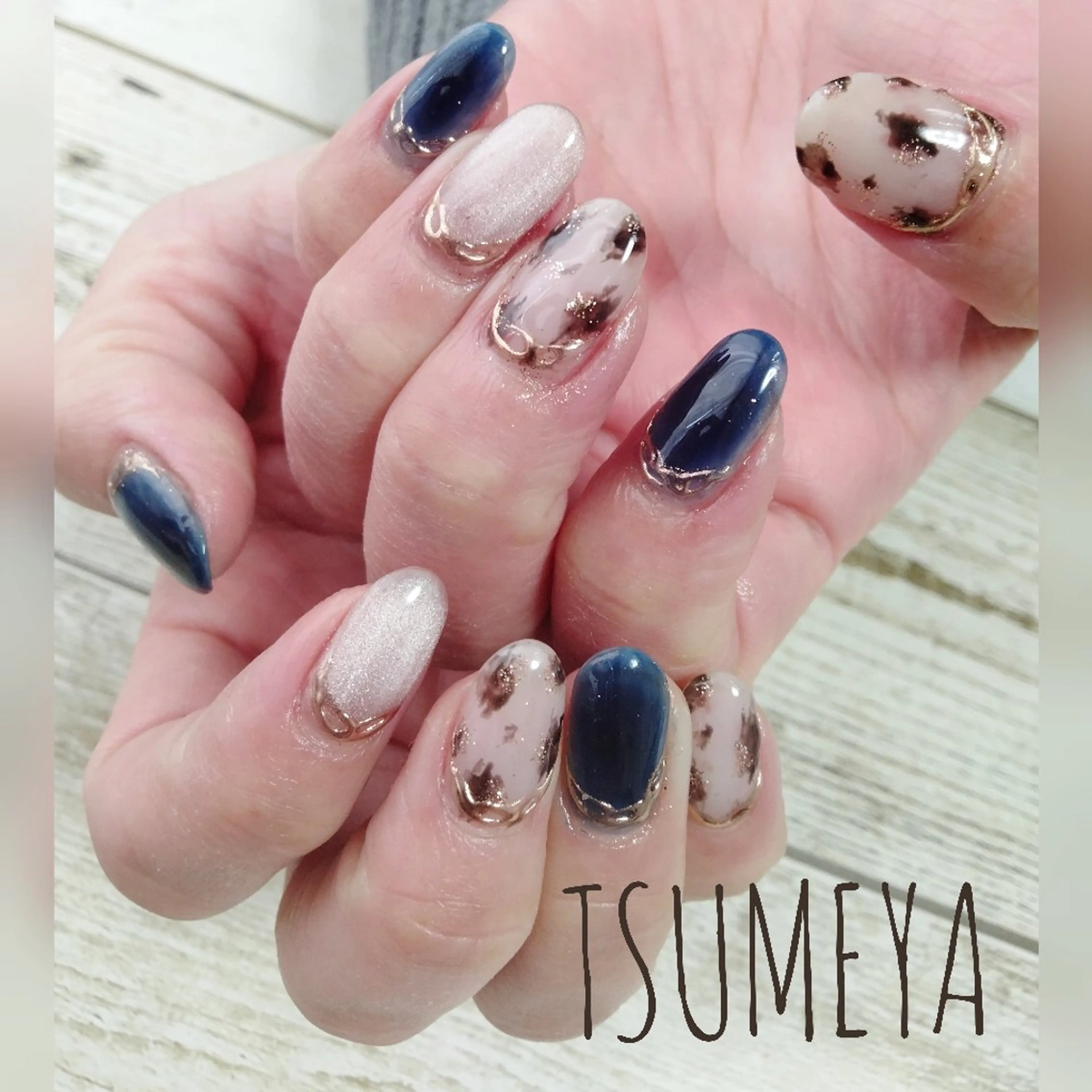 ネイル アニマル柄 マグネットネイル ネイビー ハンドネイル _TSUMEYA _のネイルデザイン