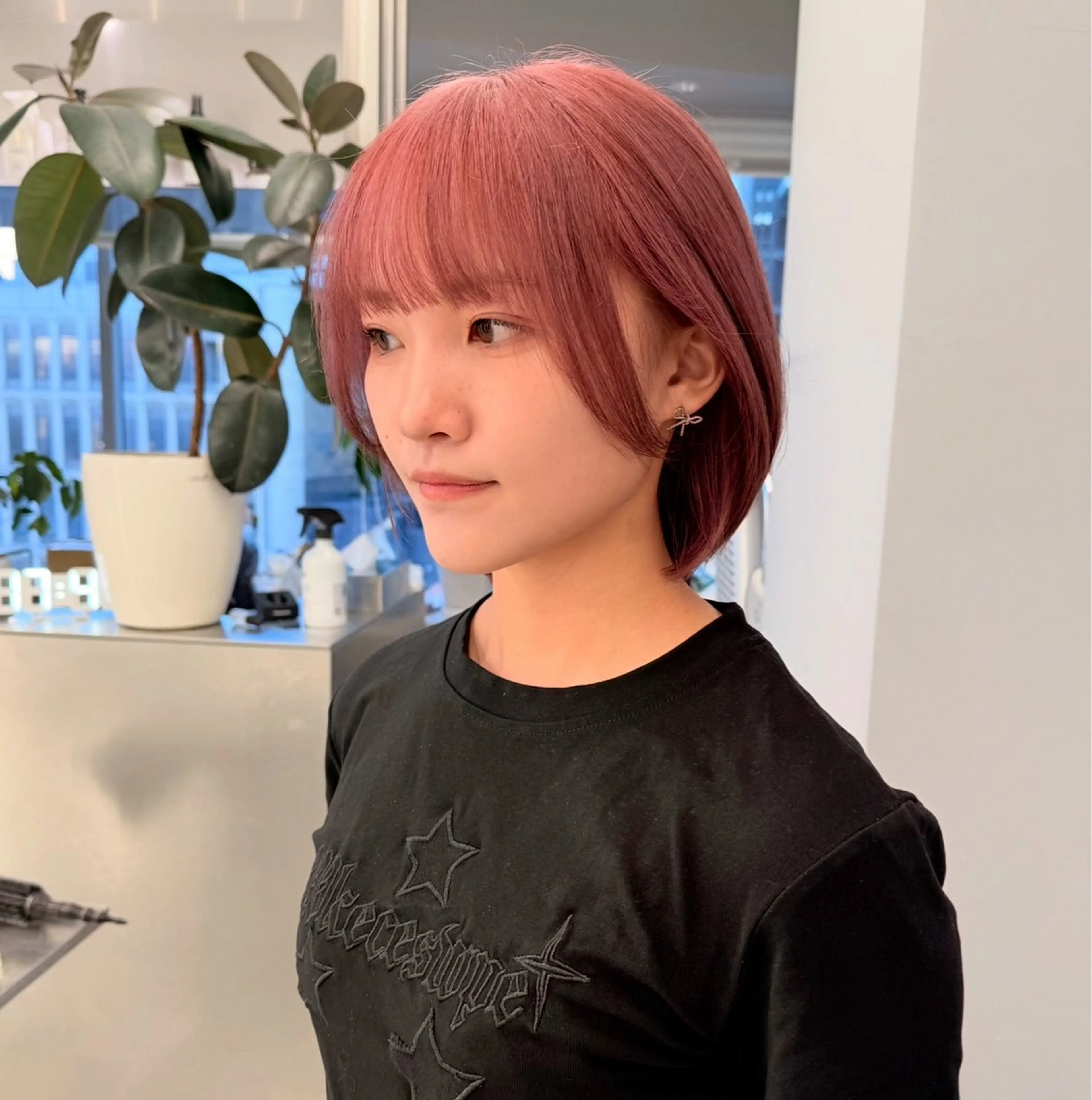 ミディアム カラー カット ヘアカラー トリートメント ハイトーンレイヤー 顔まわりSOTAのヘアスタイル