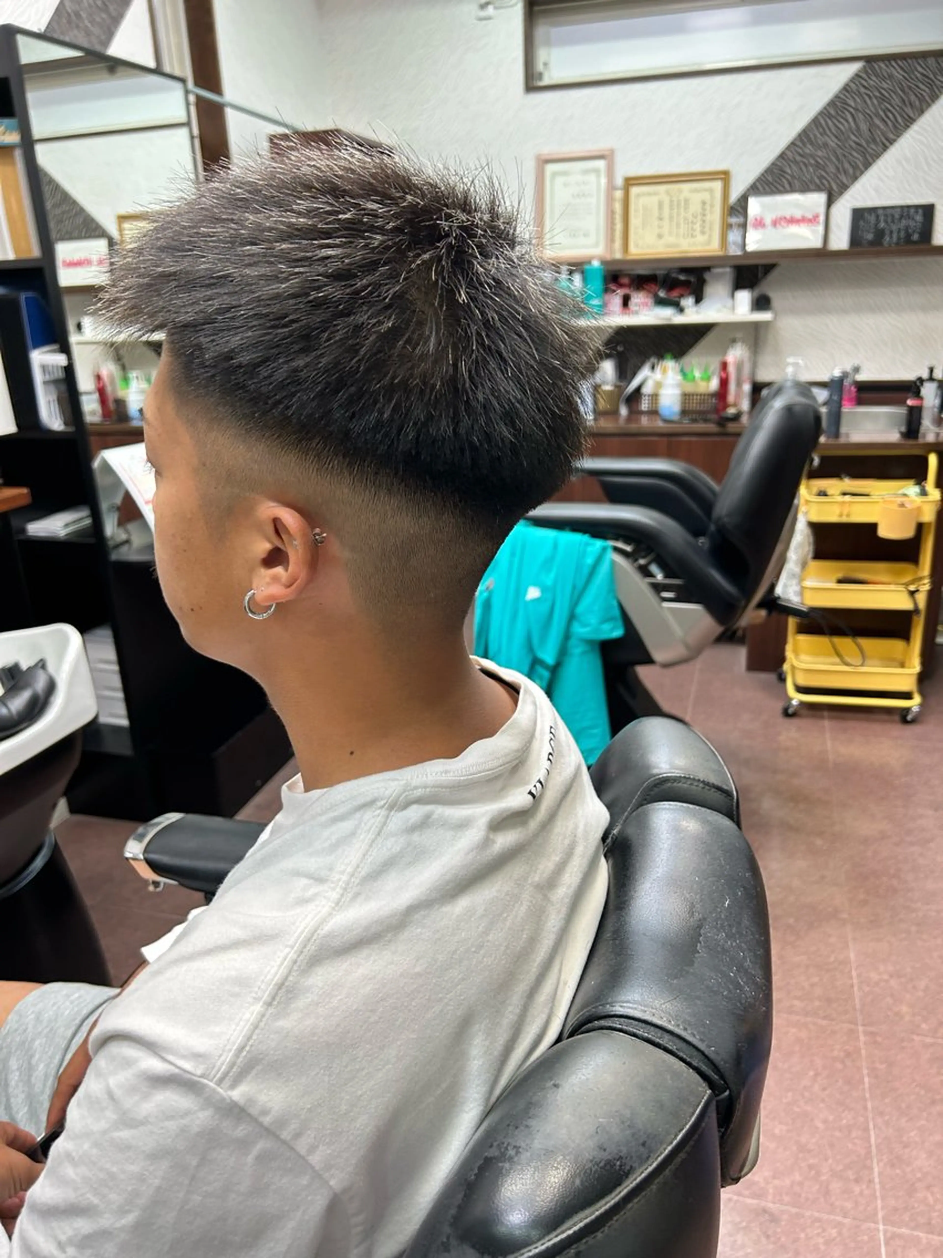 ショート メンズ フェードカット カット クィーンレディス所属・河野 敬之のヘアスタイル