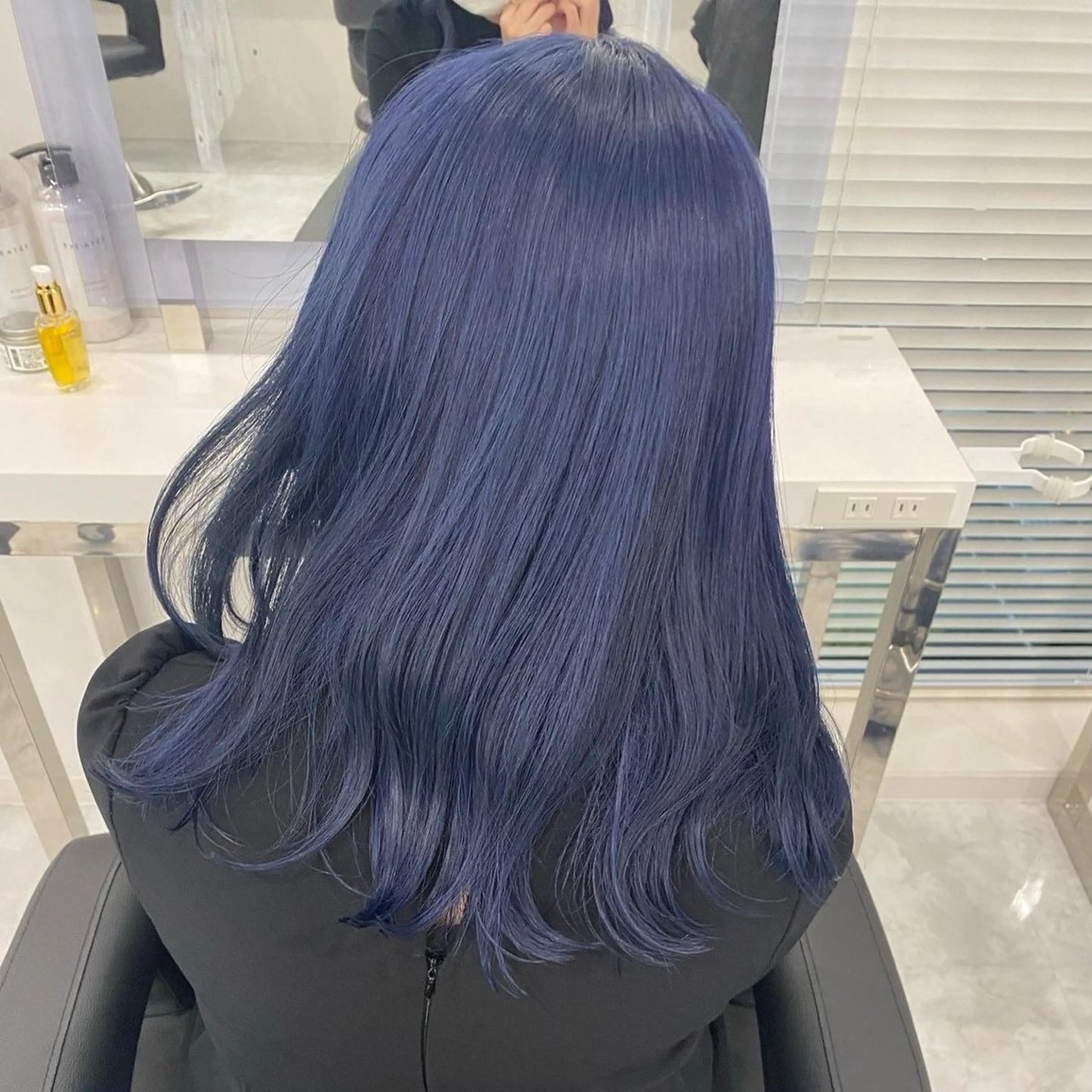 セミロング カラー ヘアアレンジ 🩵ダメージレス艶感 ハイトーン🩷のヘアスタイル