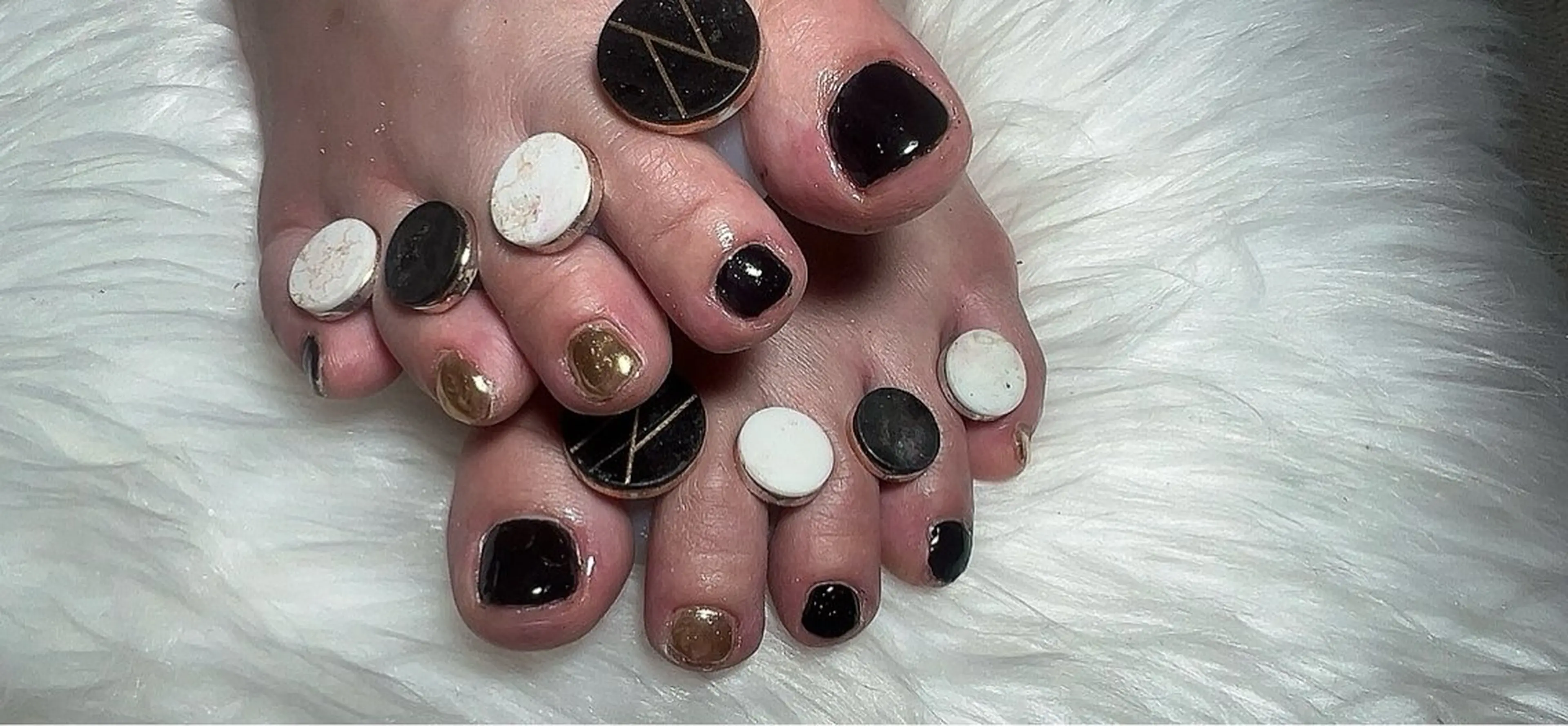 ネイル シンプルネイル フットネイル Ruana Nailのネイルデザイン