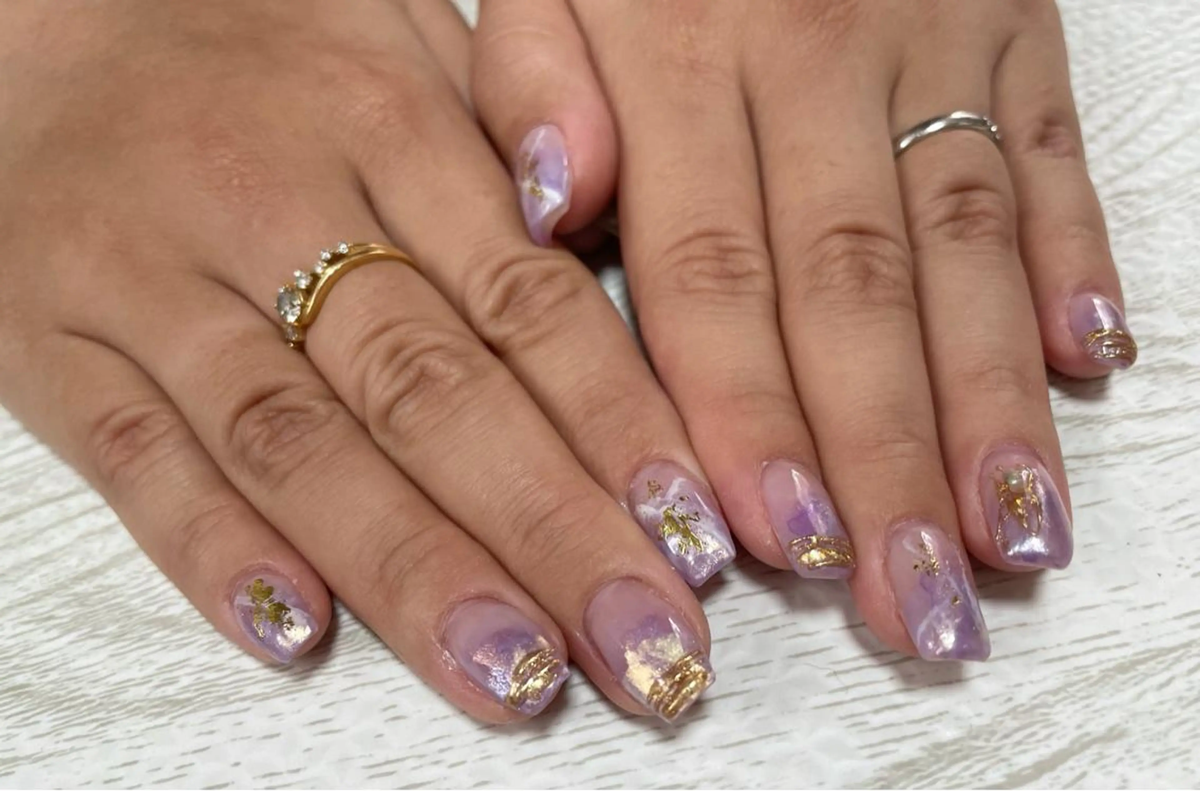 ネイル キラキラネイル パープル ハンドネイル Ulu Nail 🌱MOMOKAのネイルデザイン