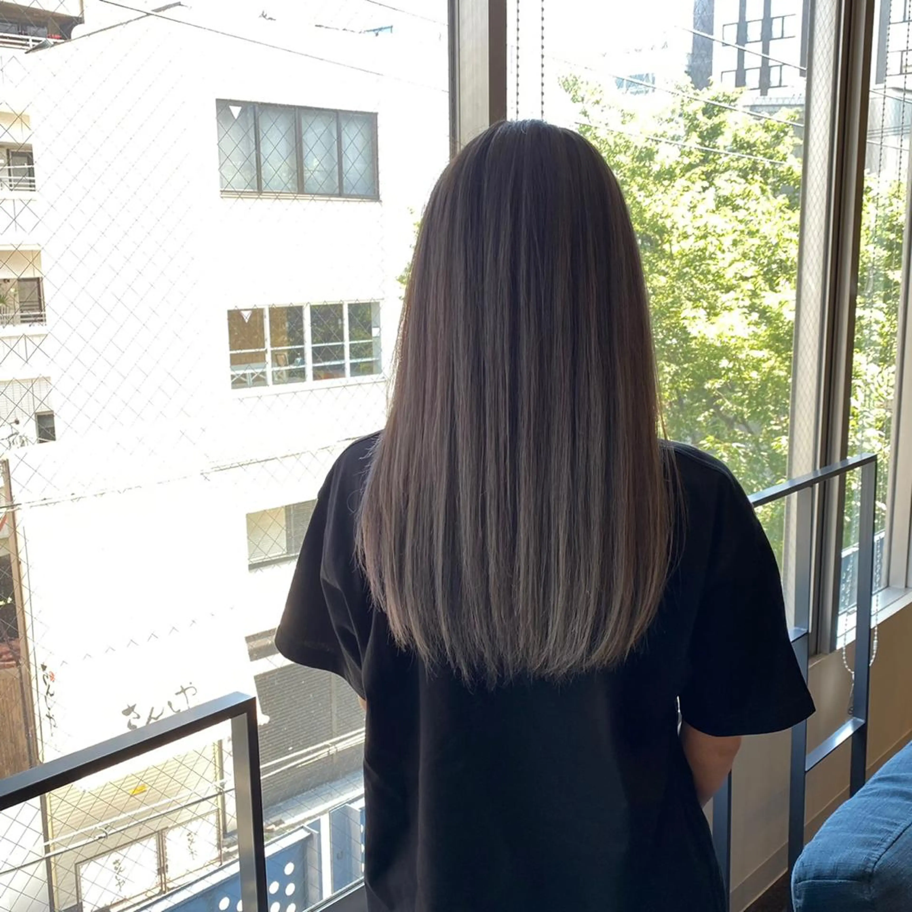 セミロング カット ヘアカラー W_SALON ［触れたくなる艶髪］のヘアスタイル