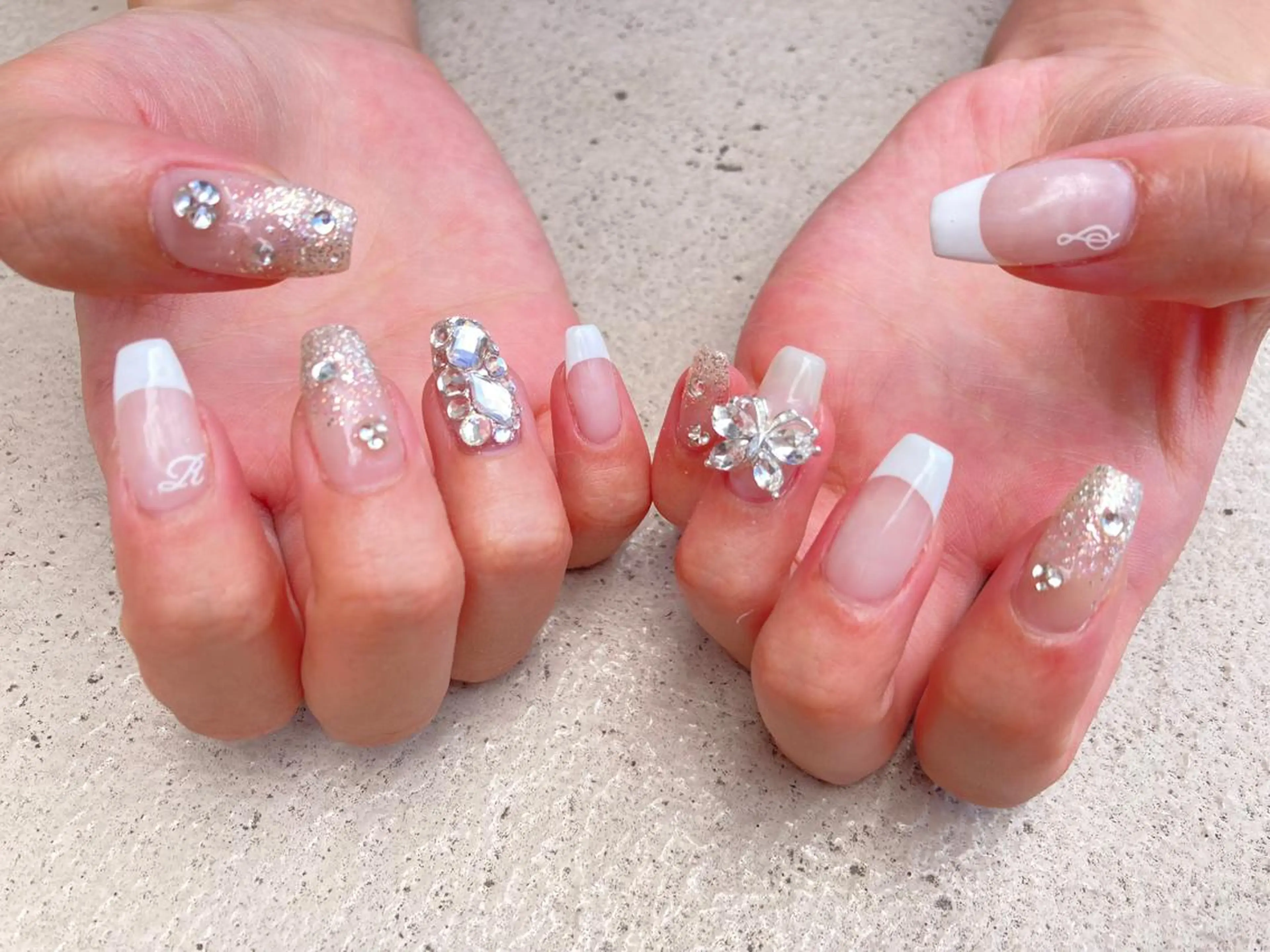 ミディアム ネイル ハンドネイル フットネイル ✴︎ Delightのネイルデザイン