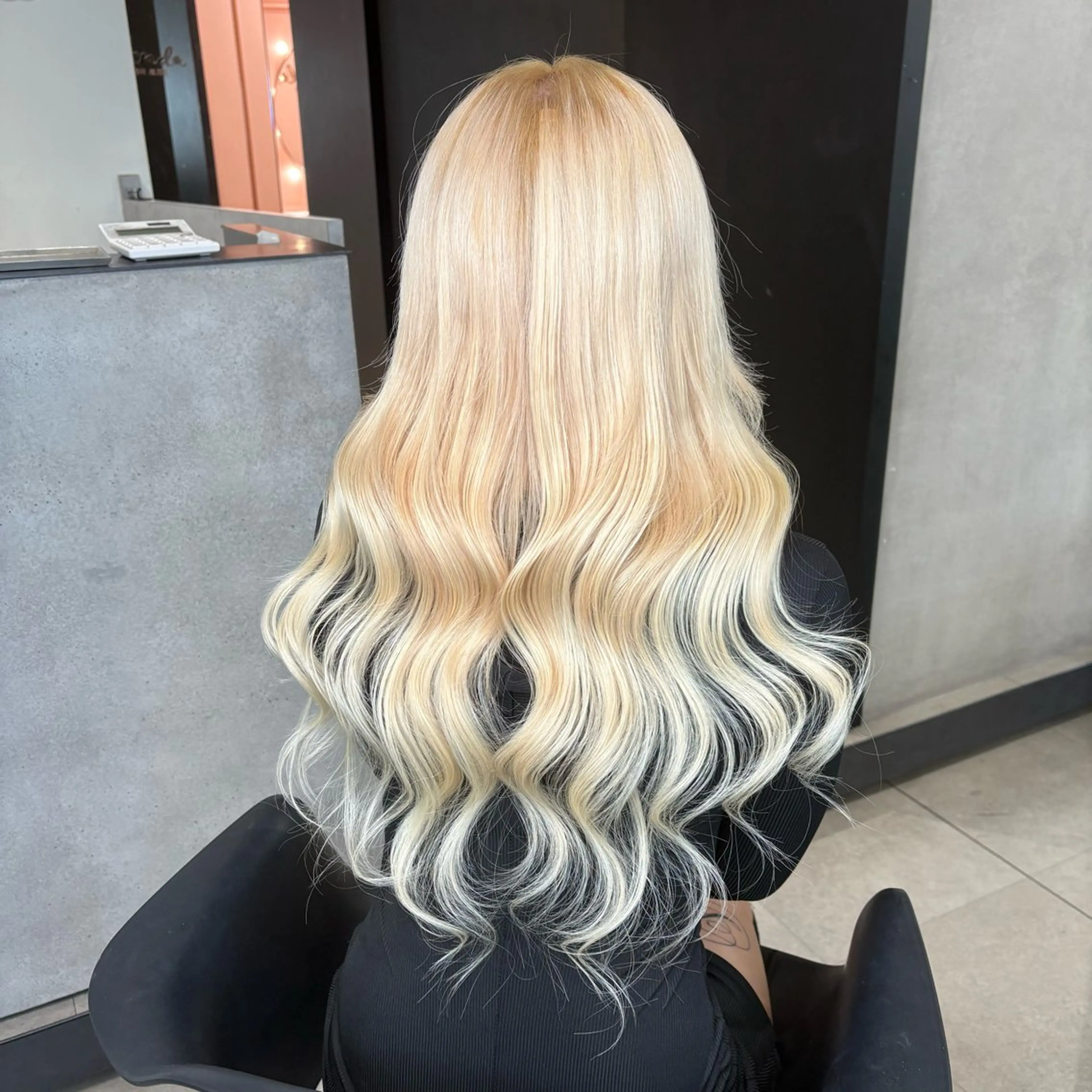 ロング カラー ブリーチ 抜きっぱなしブロンド ブロンド エクステ ヘアカラー エクステ 大阪 梅田/ ハイトーン/エクステのヘアスタイル