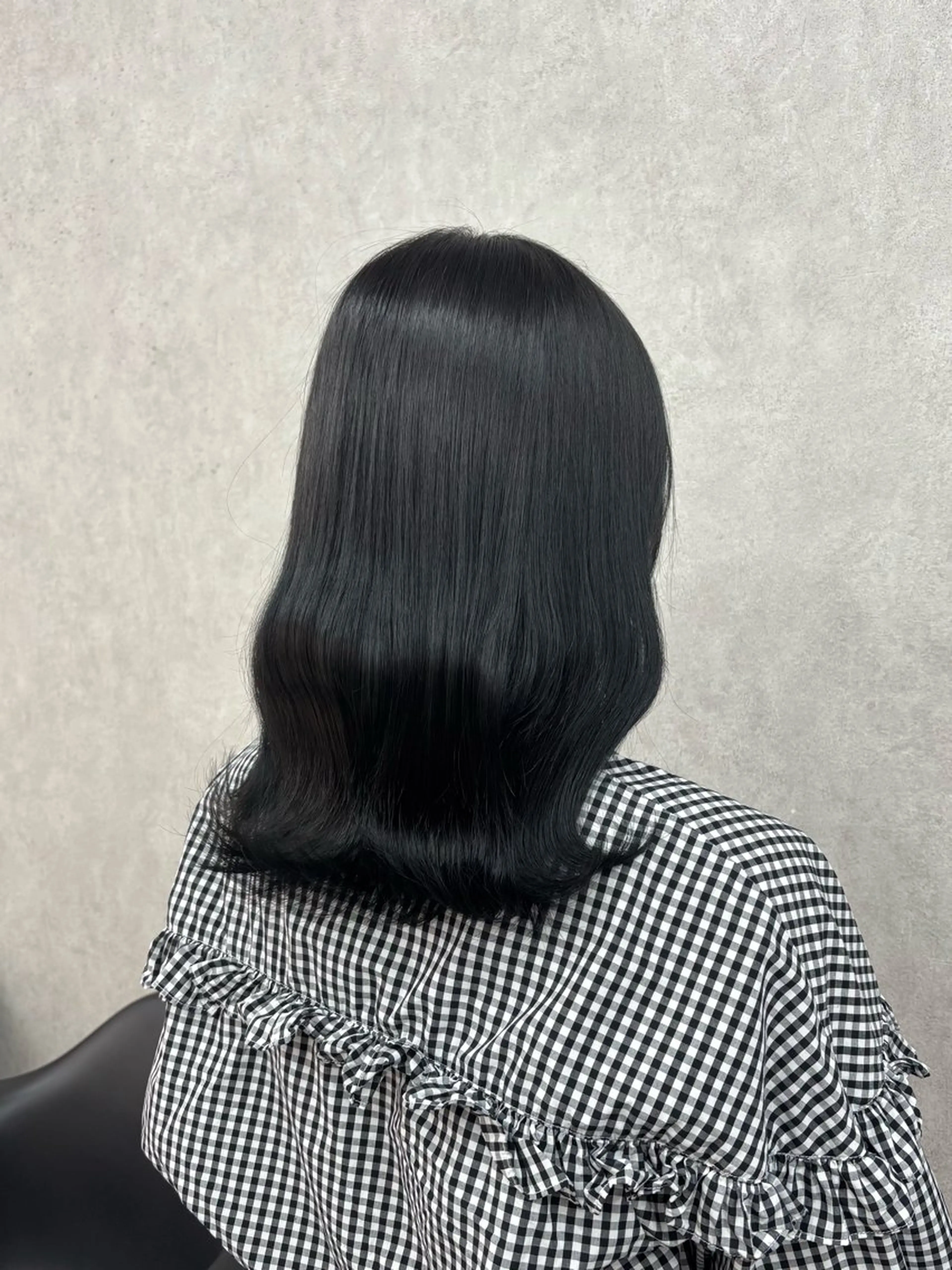 セミロング カラー 黒髪 ブルーカラー ブルーブラック ヘアカラー トリートメント 倉澤 愛理のヘアスタイル