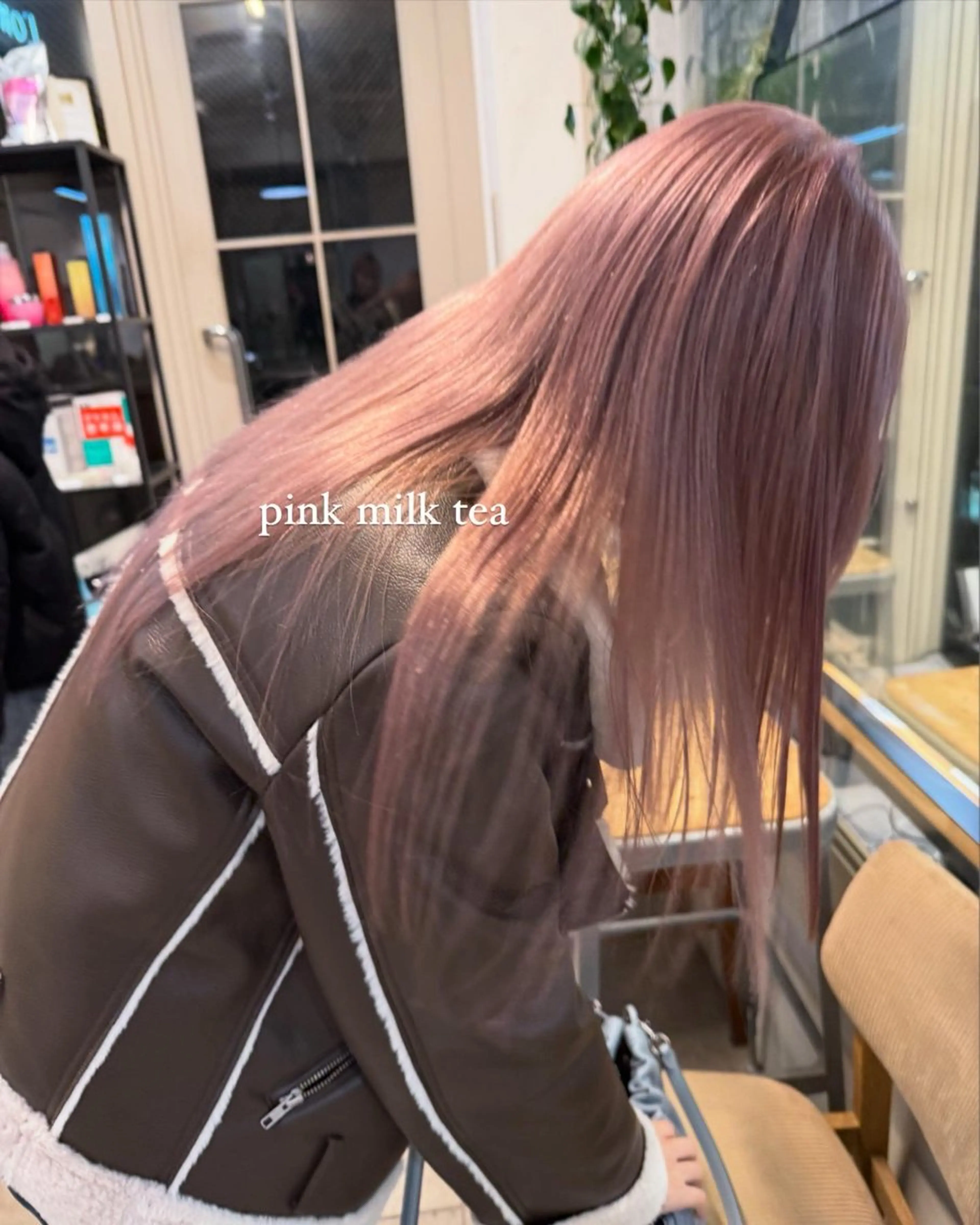 ロング カラー ミルクティー× グレージュMOMOのヘアスタイル