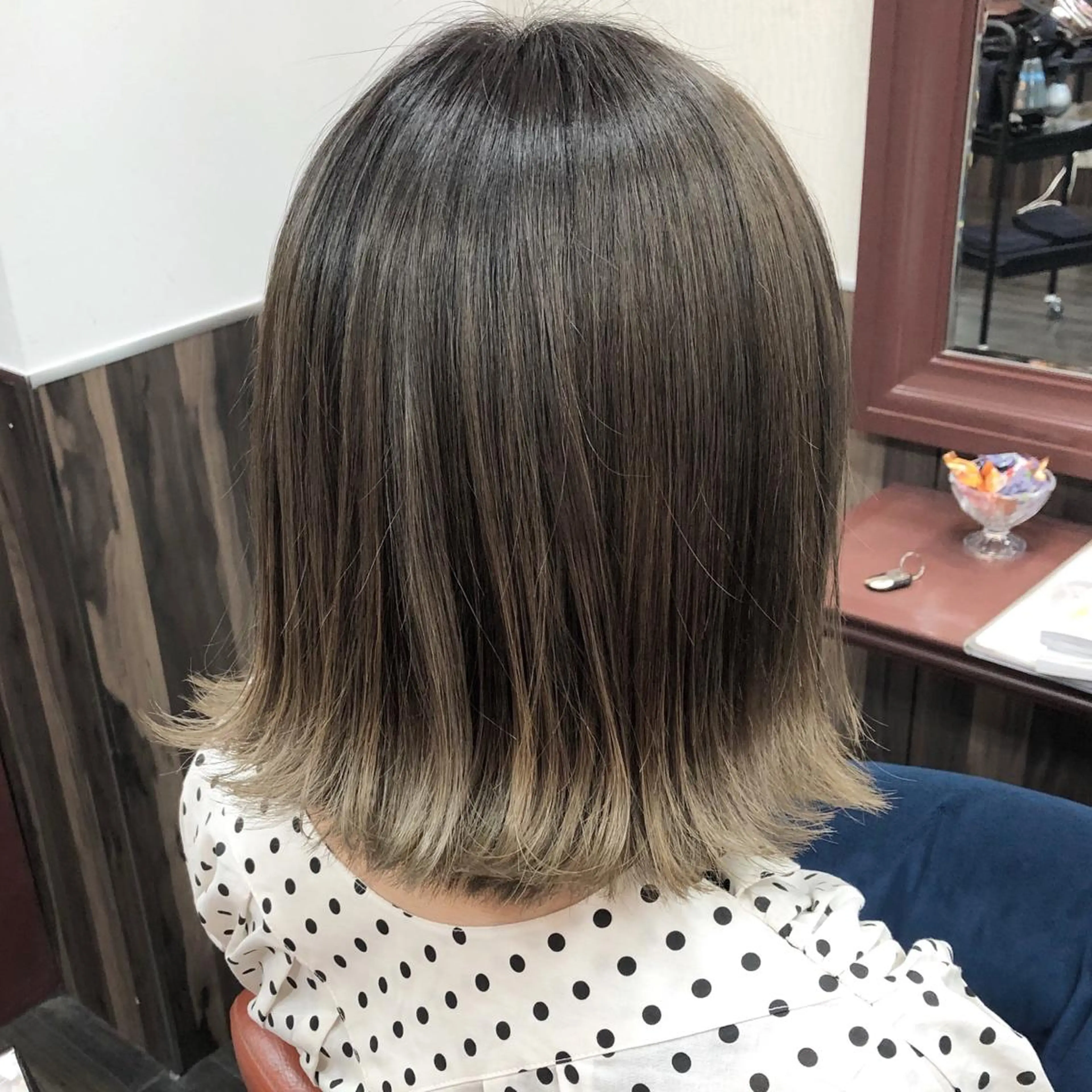 ミディアム カラー Lull (シェアサロンReco VIProom)所属・Lull1人美容室 バレイヤージュのヘアスタイル