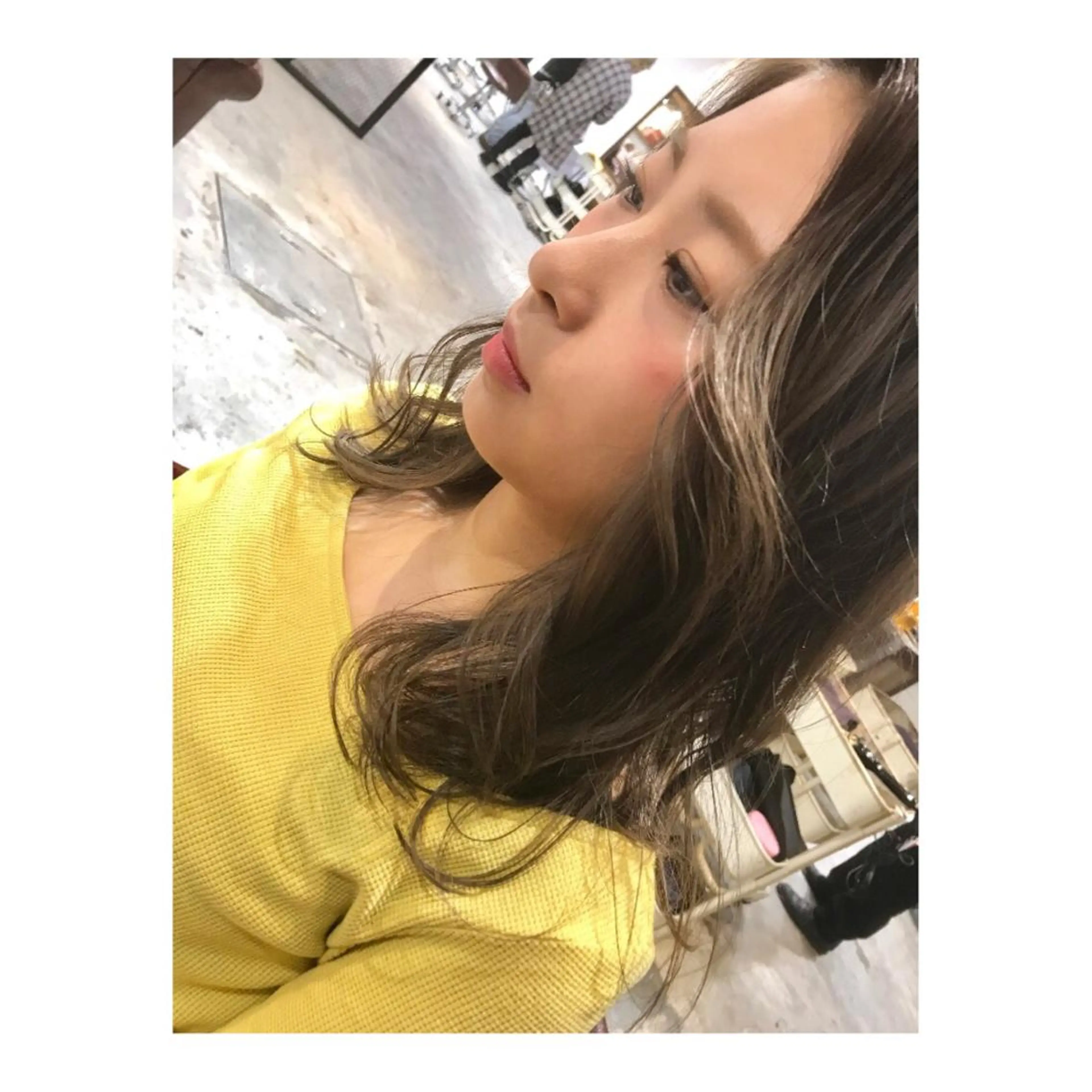 セミロング カラー アッシュ ベージュカラー ブリーチ 透明感カラー 竹嶌 健吾のヘアスタイル