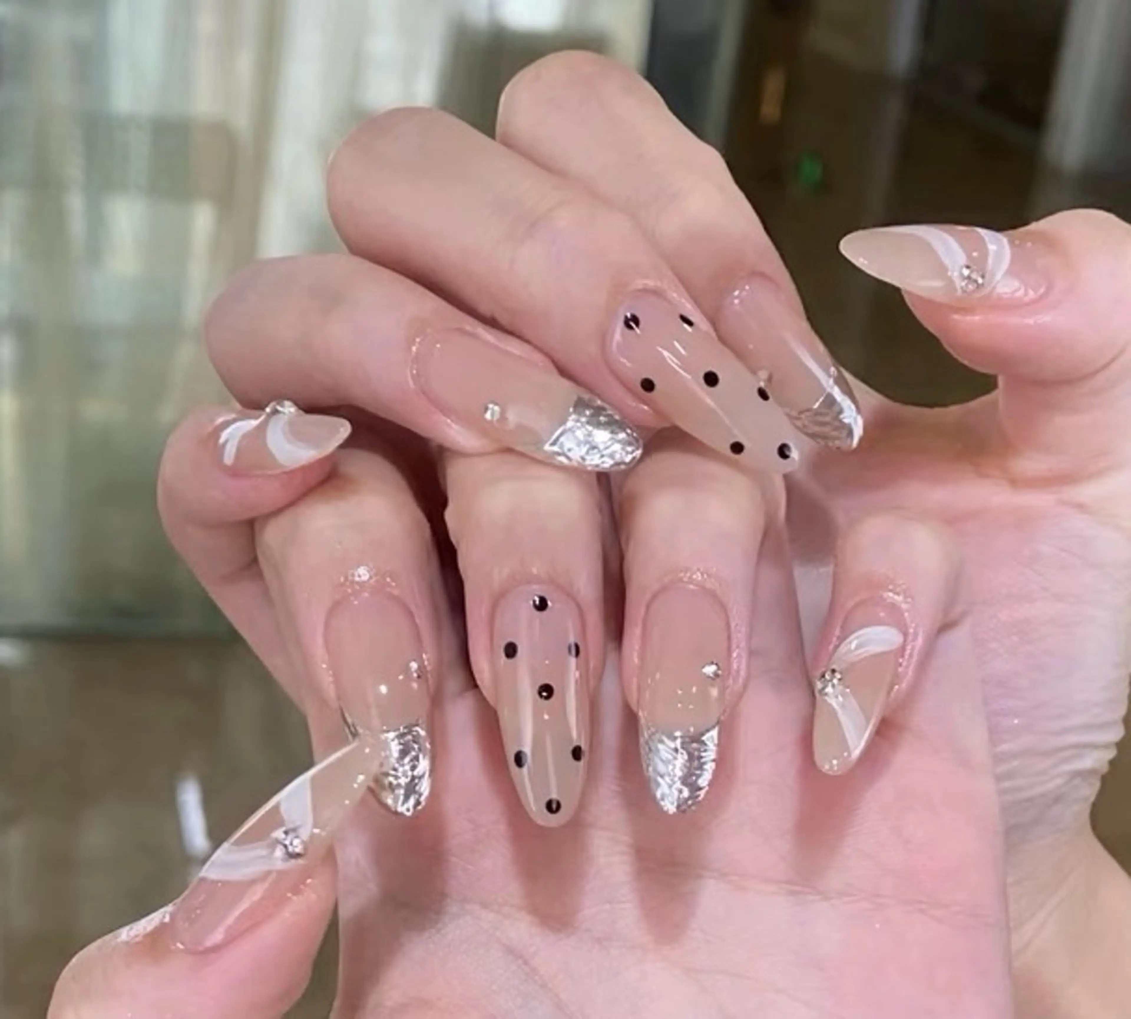 ネイル チークネイル 長さ出し フラワーネイル フレンチネイル ガーリー SunNail池袋駅 ワンホンネイルのネイルデザイン