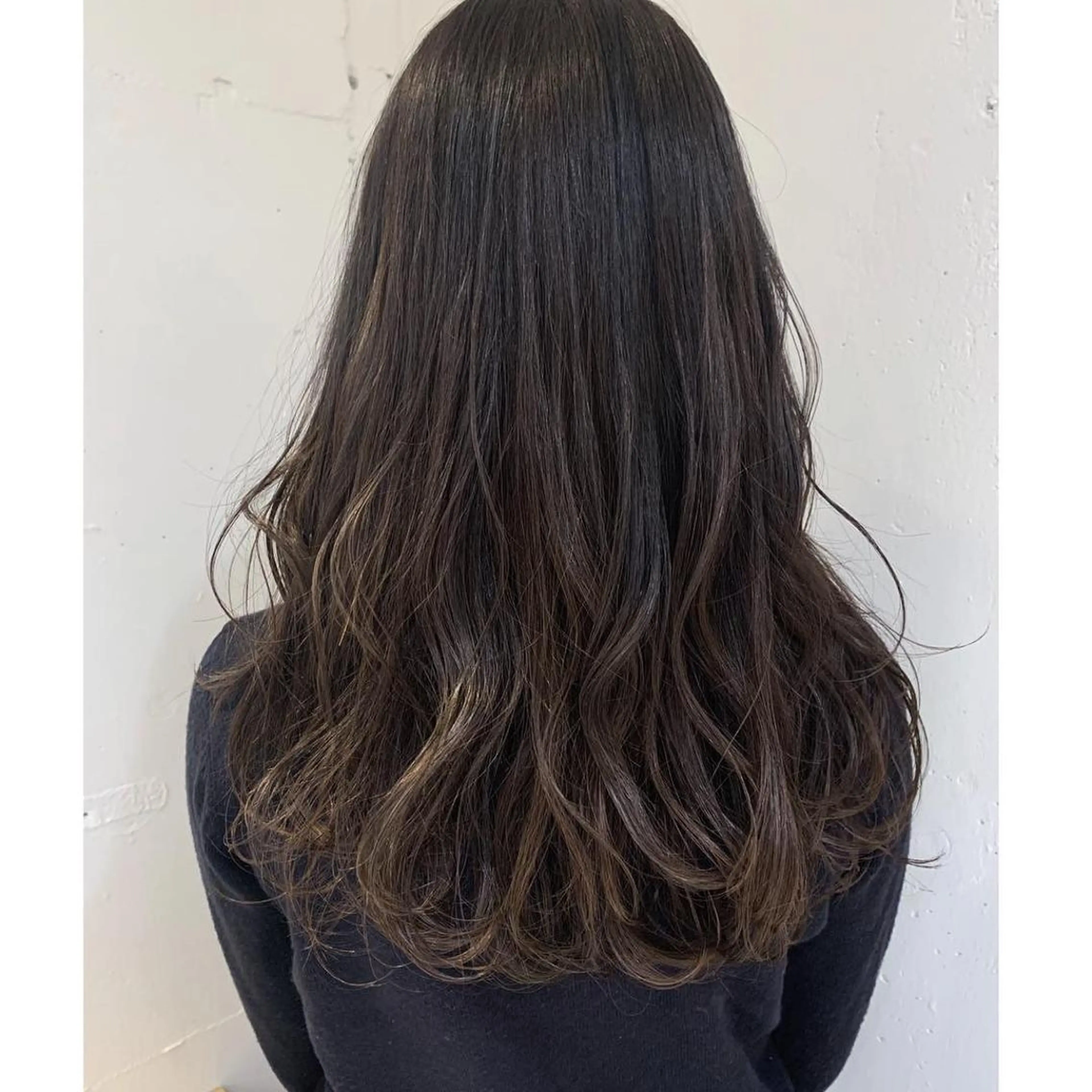 ロング カラー グラデーションカラー グレージュ ハイライトカラー ハイライト newi 京橋 【yuuki】のヘアスタイル