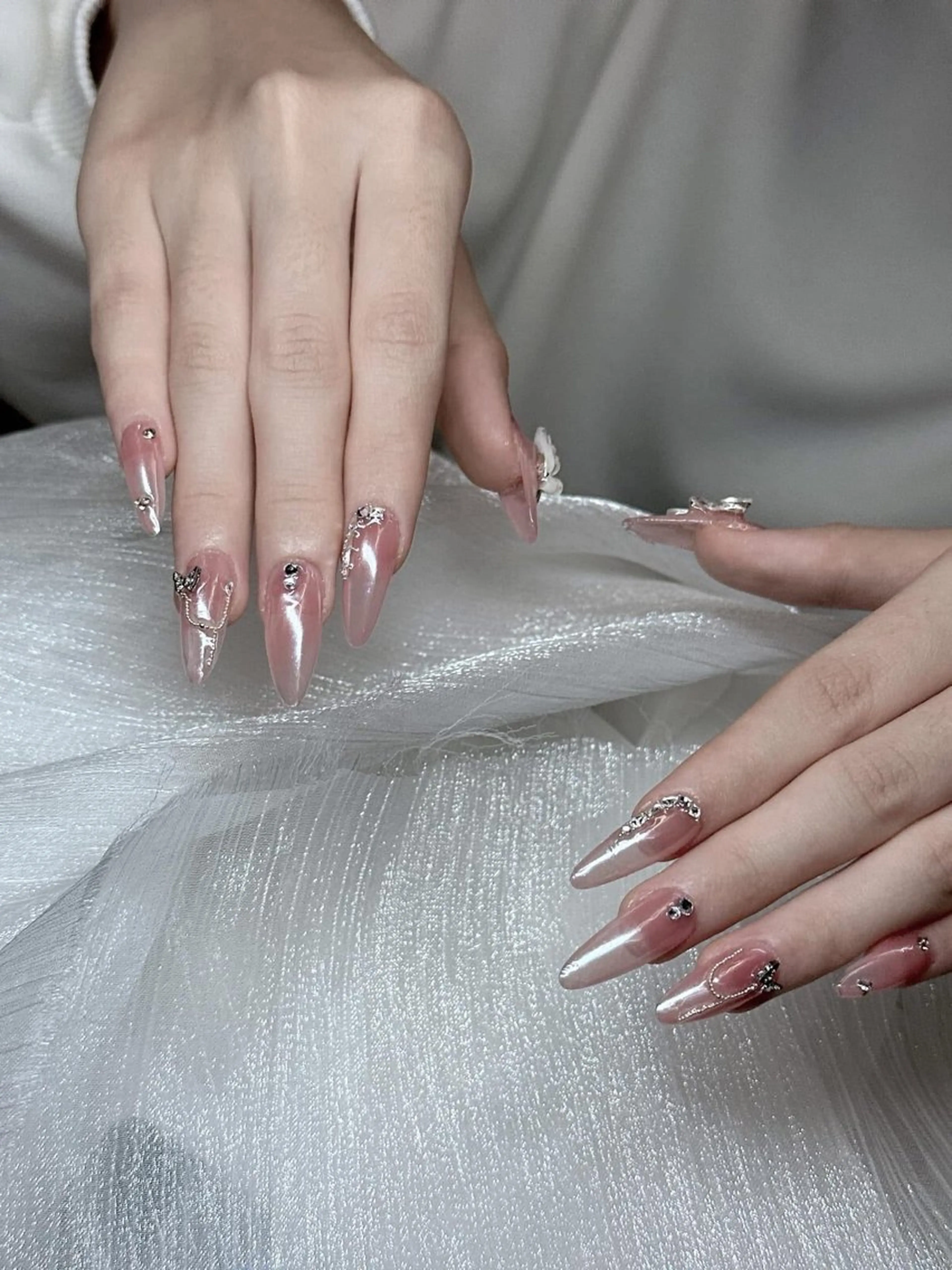 ネイル チークネイル フレンチネイル グラデーション キラキラネイル 韓国ネイル ハンドネイル Minette nailHuongのネイルデザイン