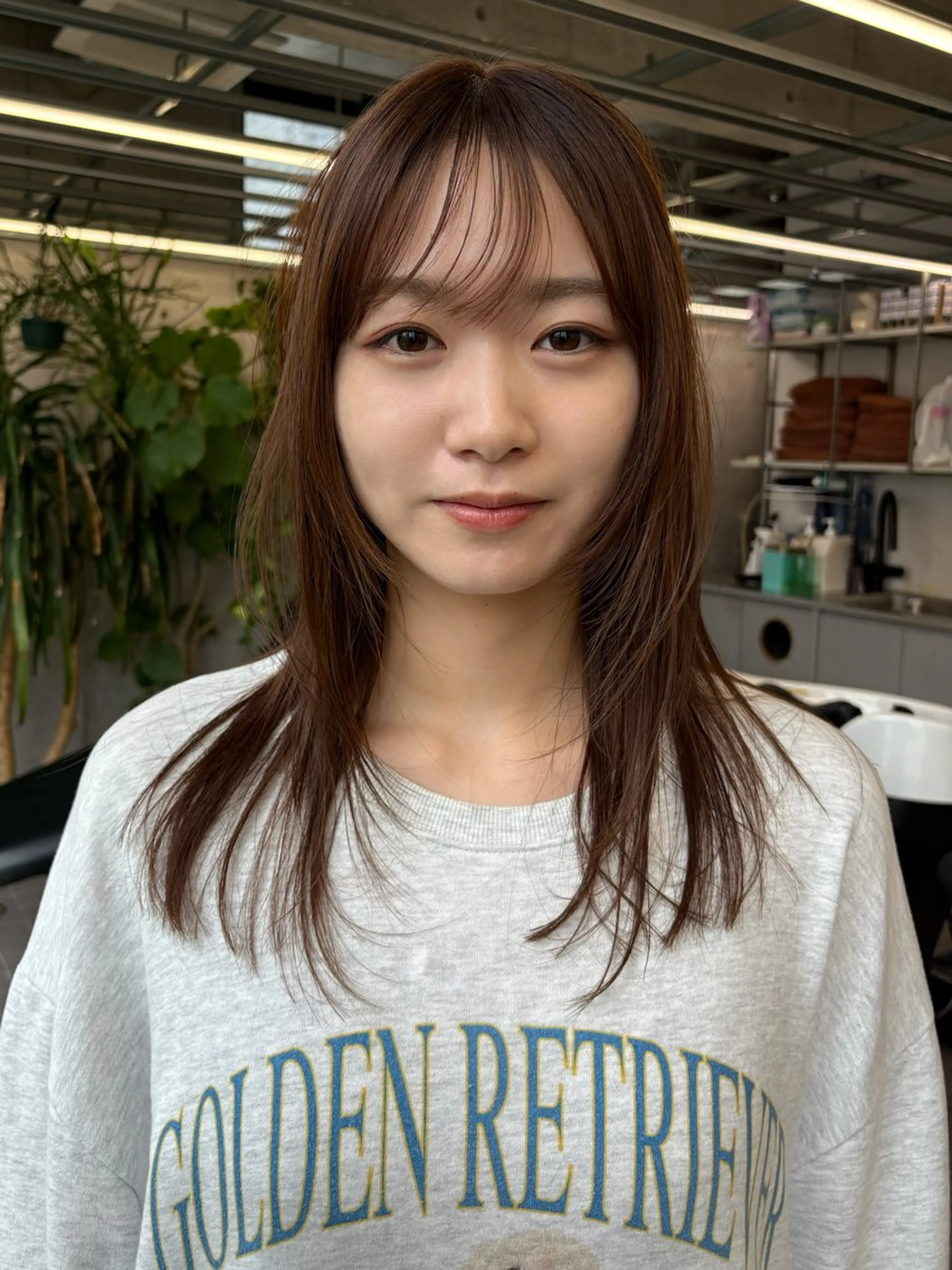 ミディアム カラー 顔まわりレイヤー レイヤーカット カット ヘアカラー トリートメント 似合わせカット レイヤーボブウルフのヘアスタイル