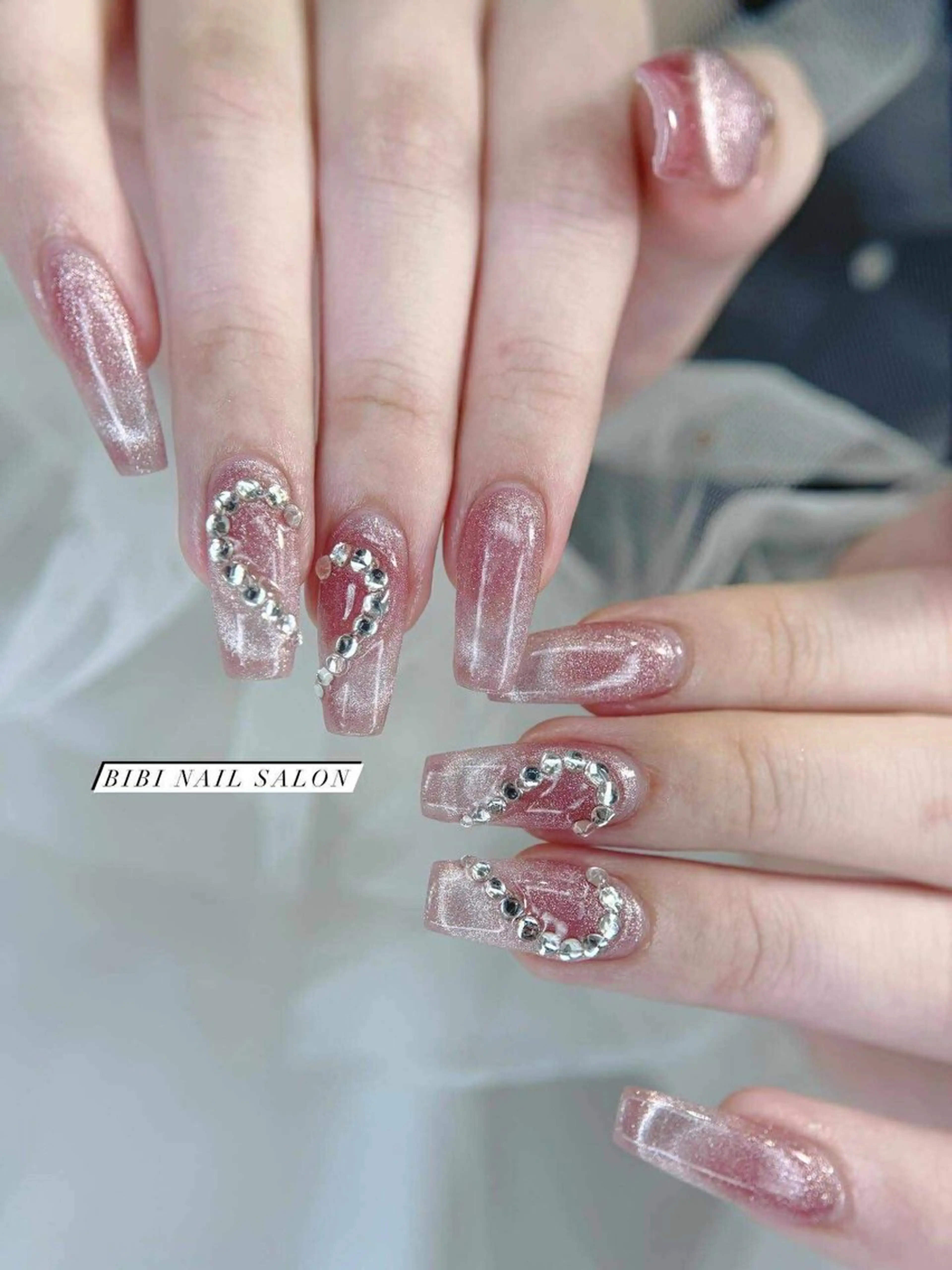 4本アートorパーツやストーン付け💅の写真