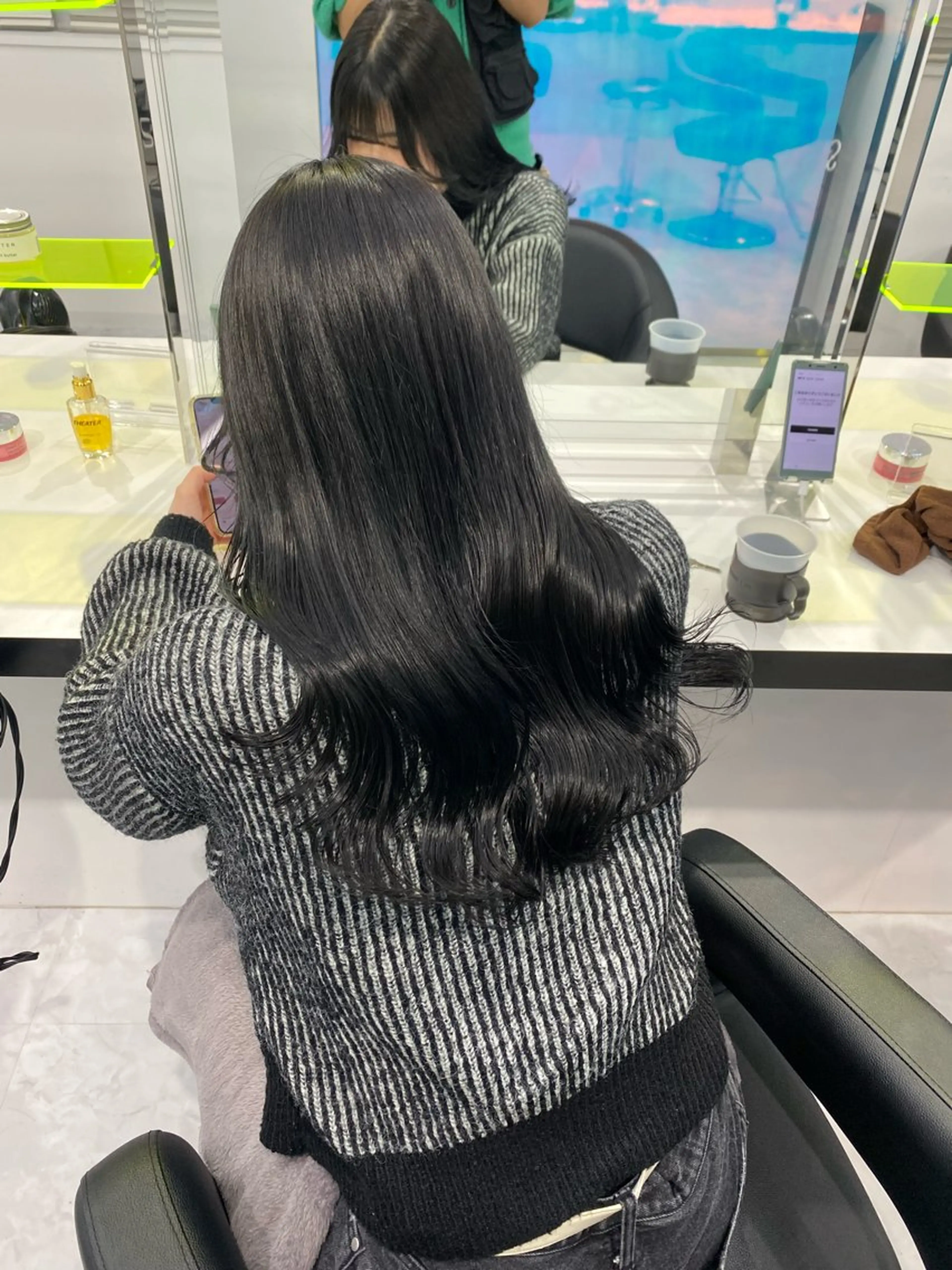 ロング カラー パーマ ヘアアレンジ 透明感ブリーチカラー 🌈TOMOHIROのヘアスタイル