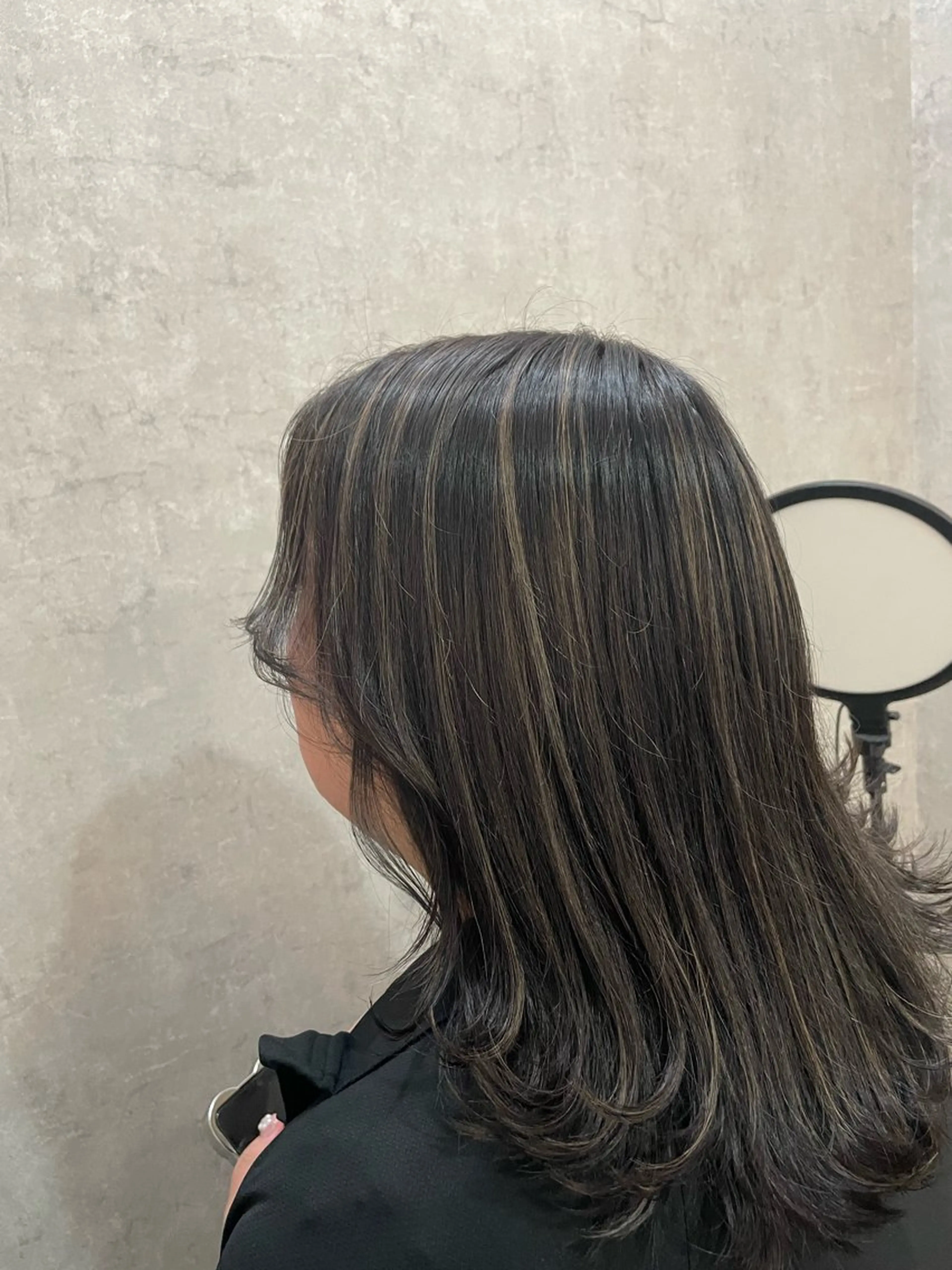 ミディアム 松下 美織のヘアスタイル