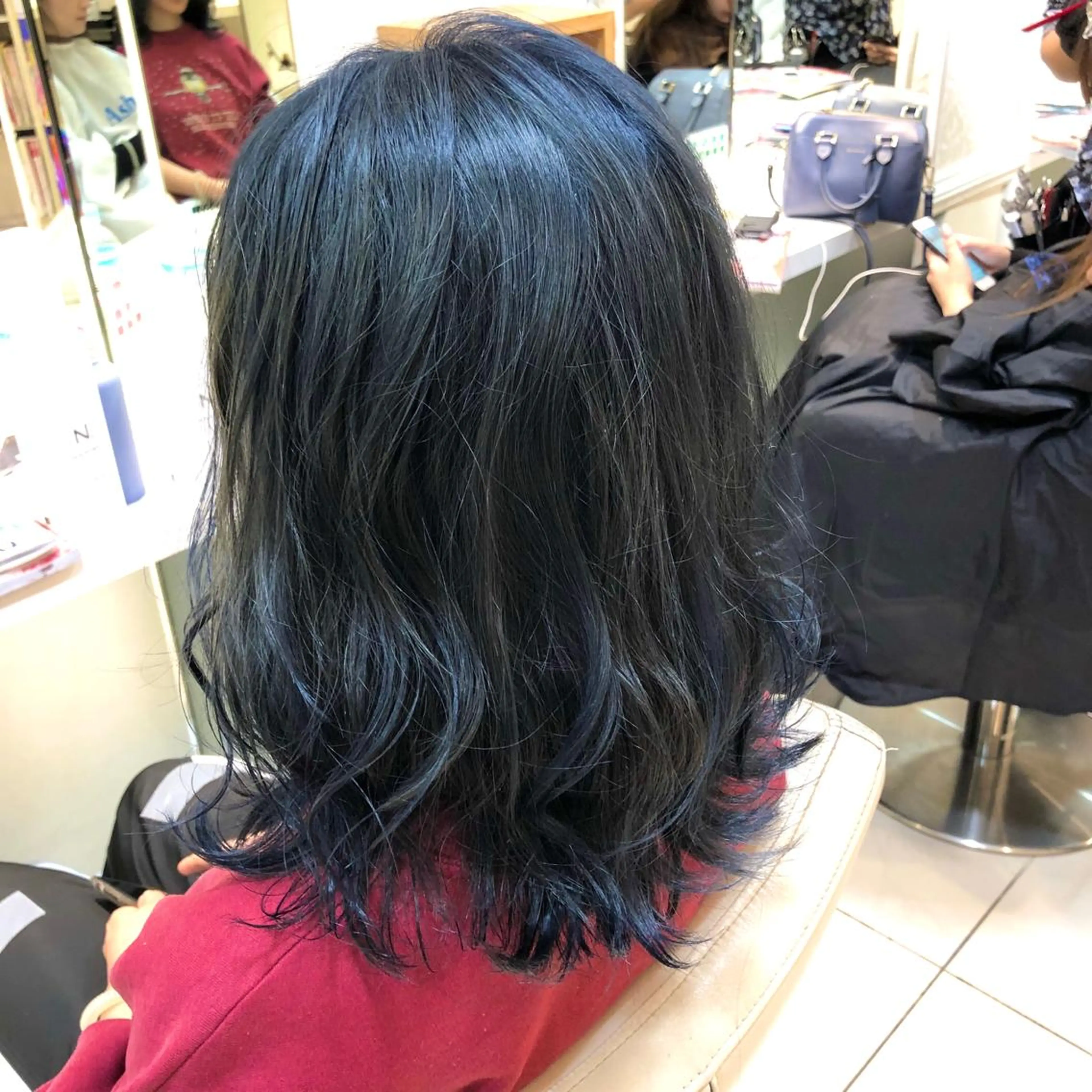 セミロング カラー ブリーチ ケアブリーチ イルミナカラー ネイビーカラー ヘアカラー トリートメント 🌈ぷる艶カラー🌈 髪質改善👑柳沼尚貴のヘアスタイル