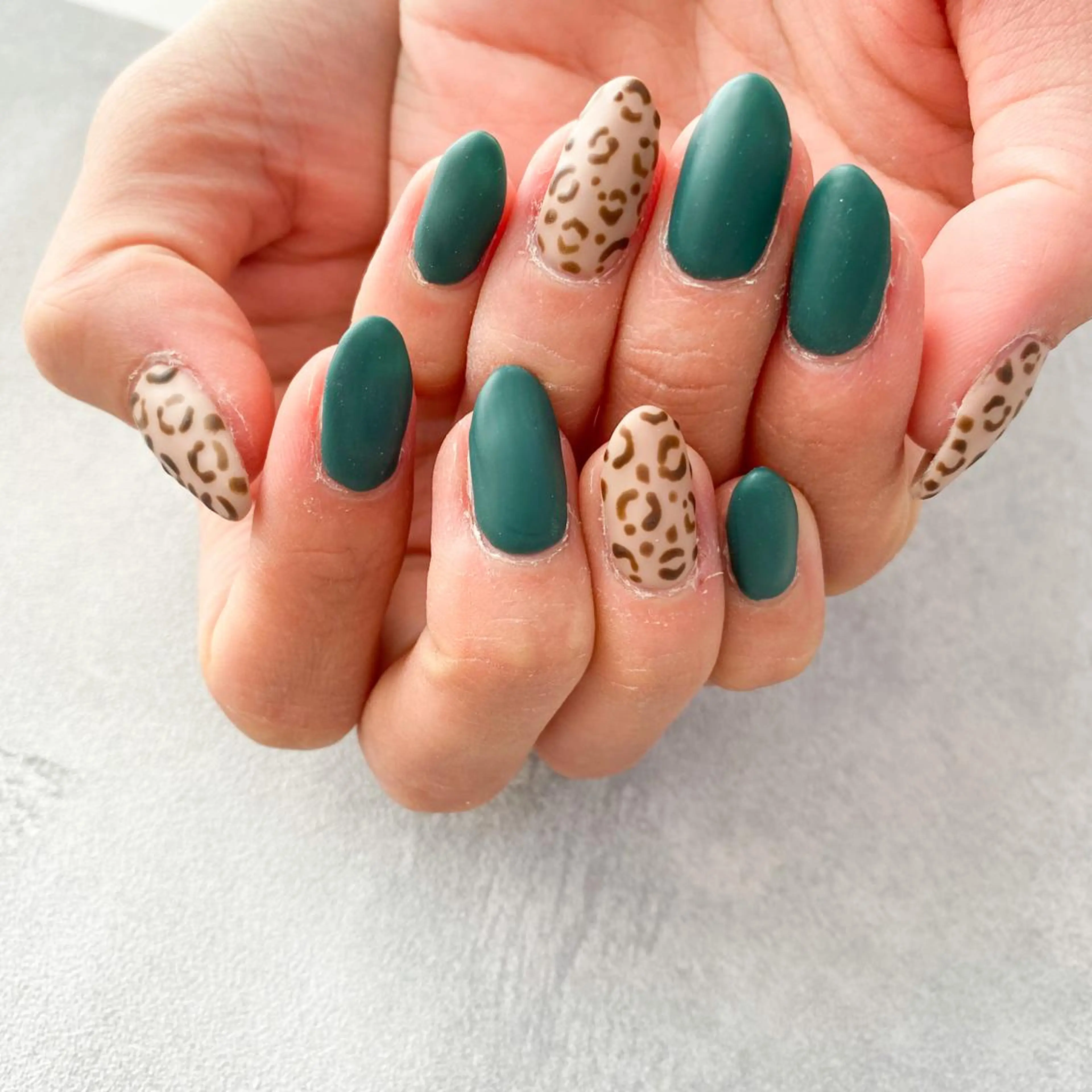 ネイル ハンドネイル ゴテゴテ💙ワンホン リオナのネイルデザイン