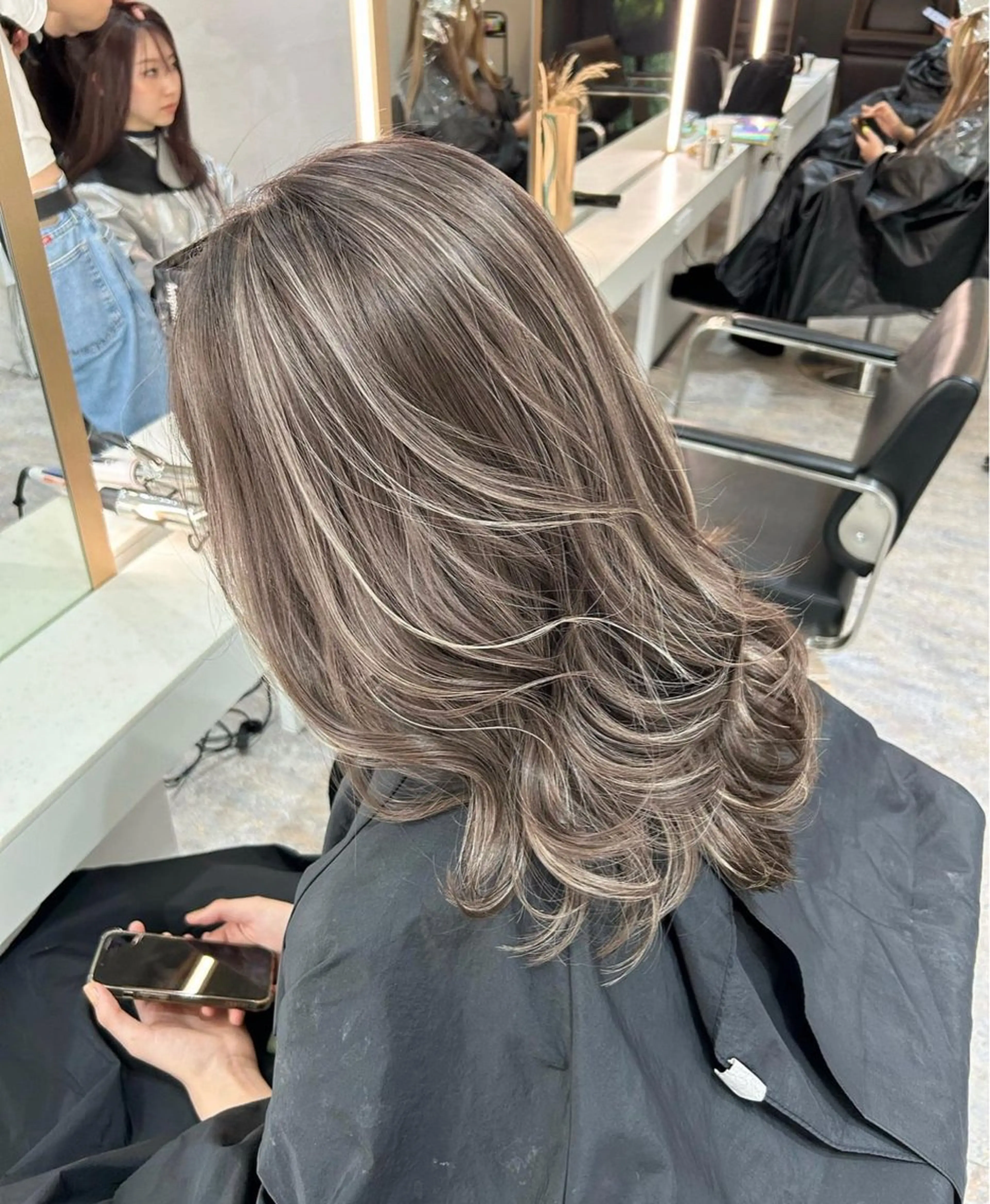 ロング ボブ 顔周りカット ハイライト 髪質改善 レイヤーカット blend渋谷 はなのヘアスタイル