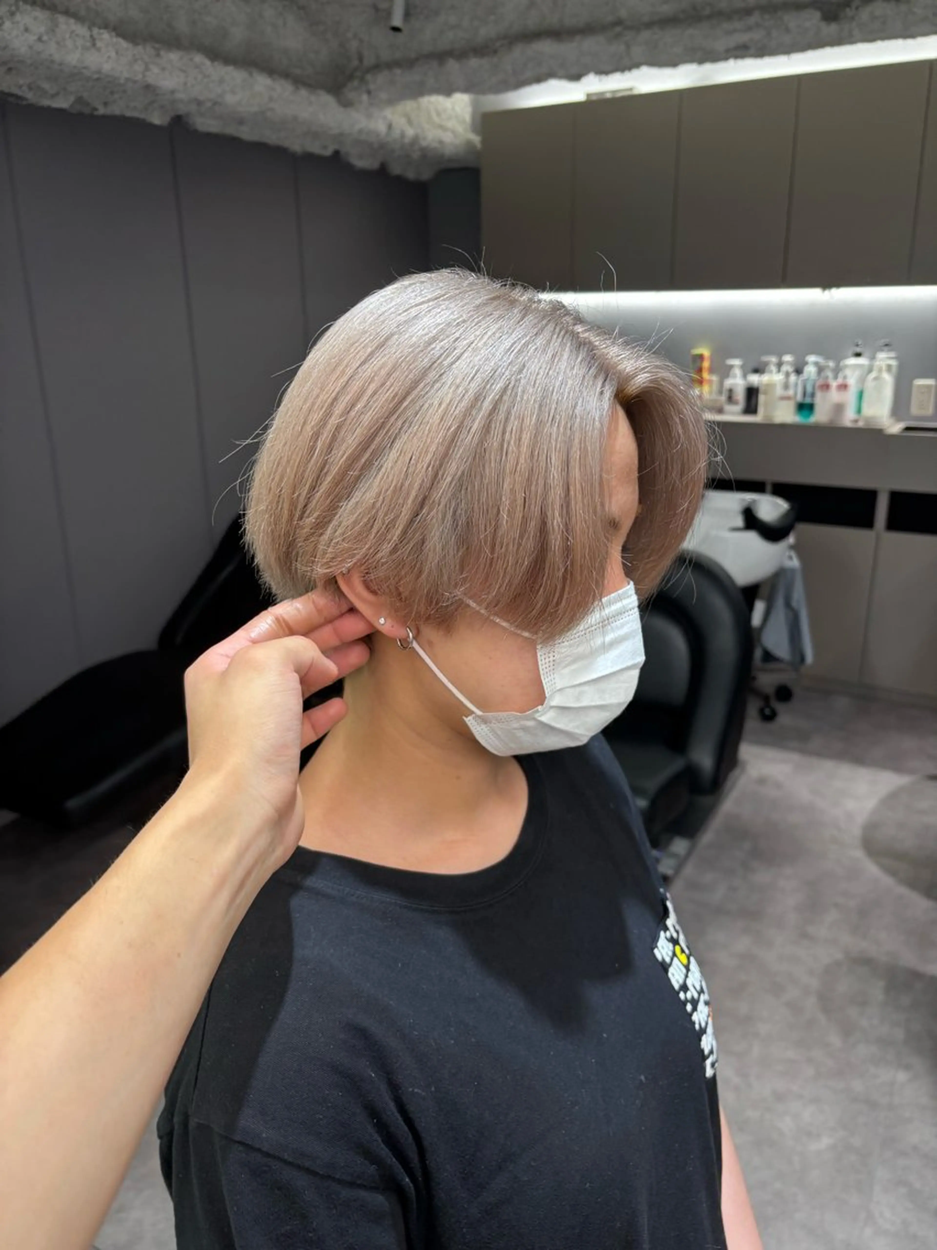 ショート カラー ベージュカラー ハイトーンカラー ホワイトベージュ ヘアカラー トリートメント 名古屋／デザイン／ ブリーチ/松井亮磨のヘアスタイル