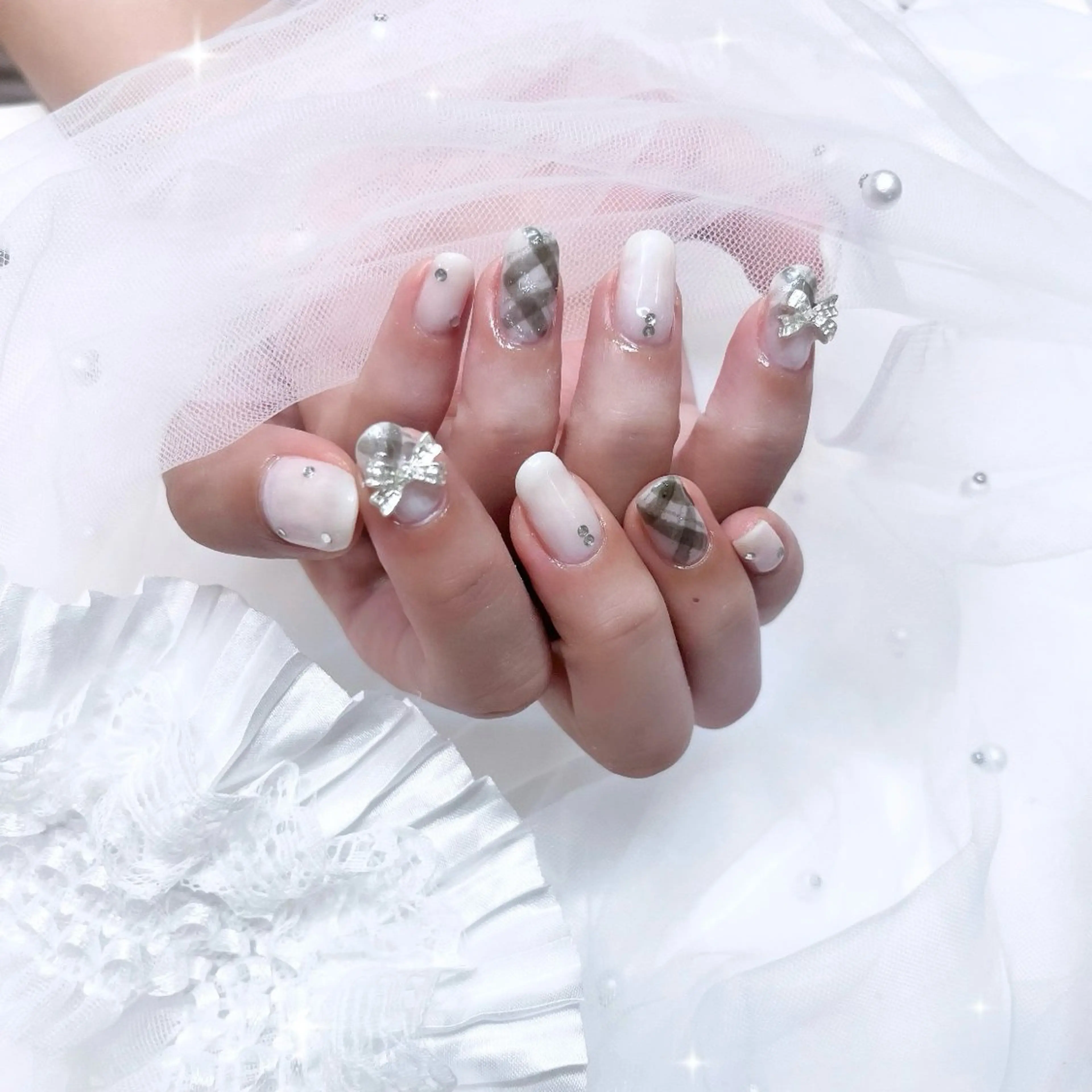 ネイル ガーリー Aing nail ｱｲﾝﾈｲﾙのネイルデザイン