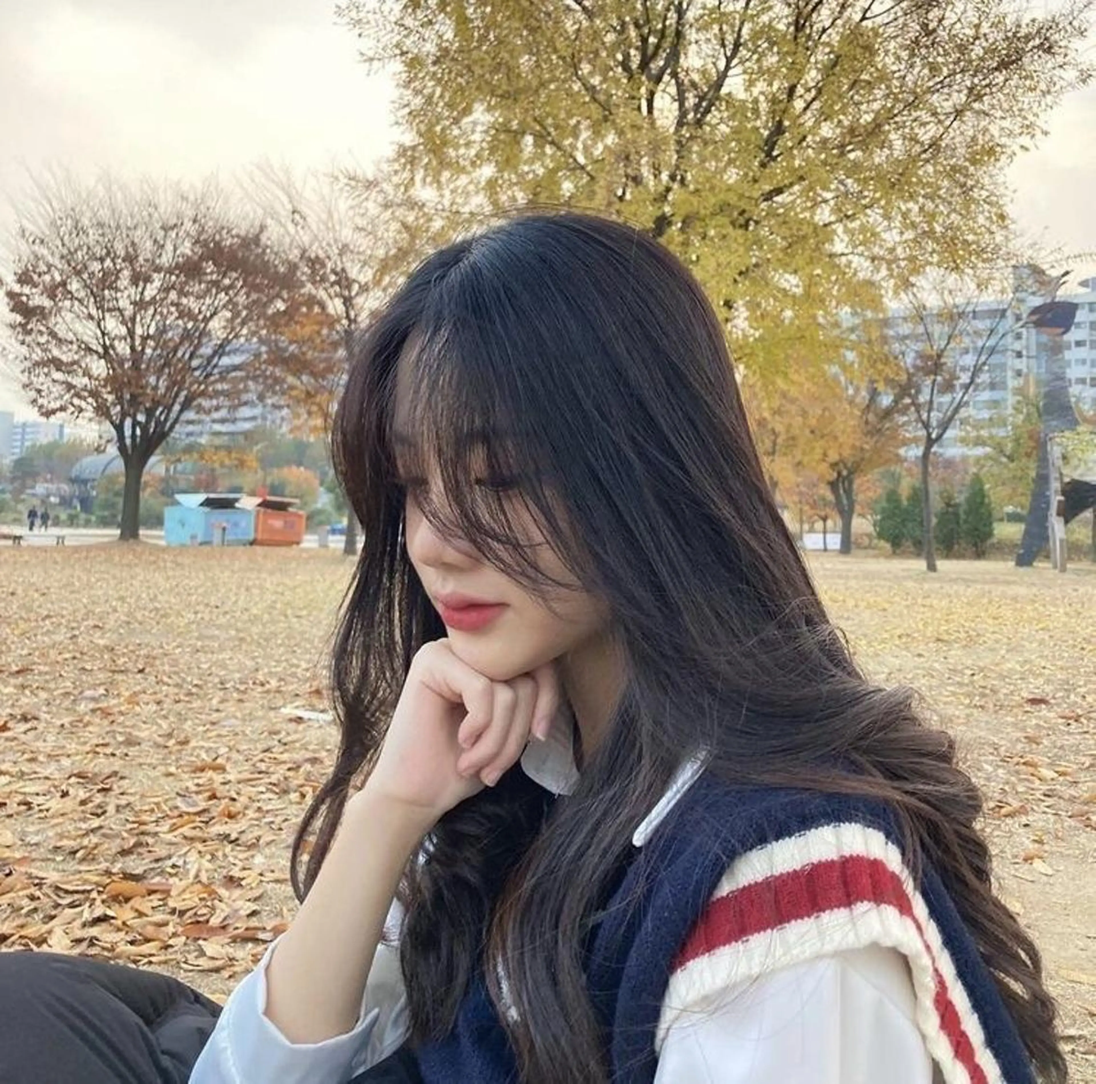 カラー カット ヘアカラー トリートメント ヘッドスパ ヘアセット 冬の透明感暗髪❄️ トレンドカラー❄️のヘアスタイル