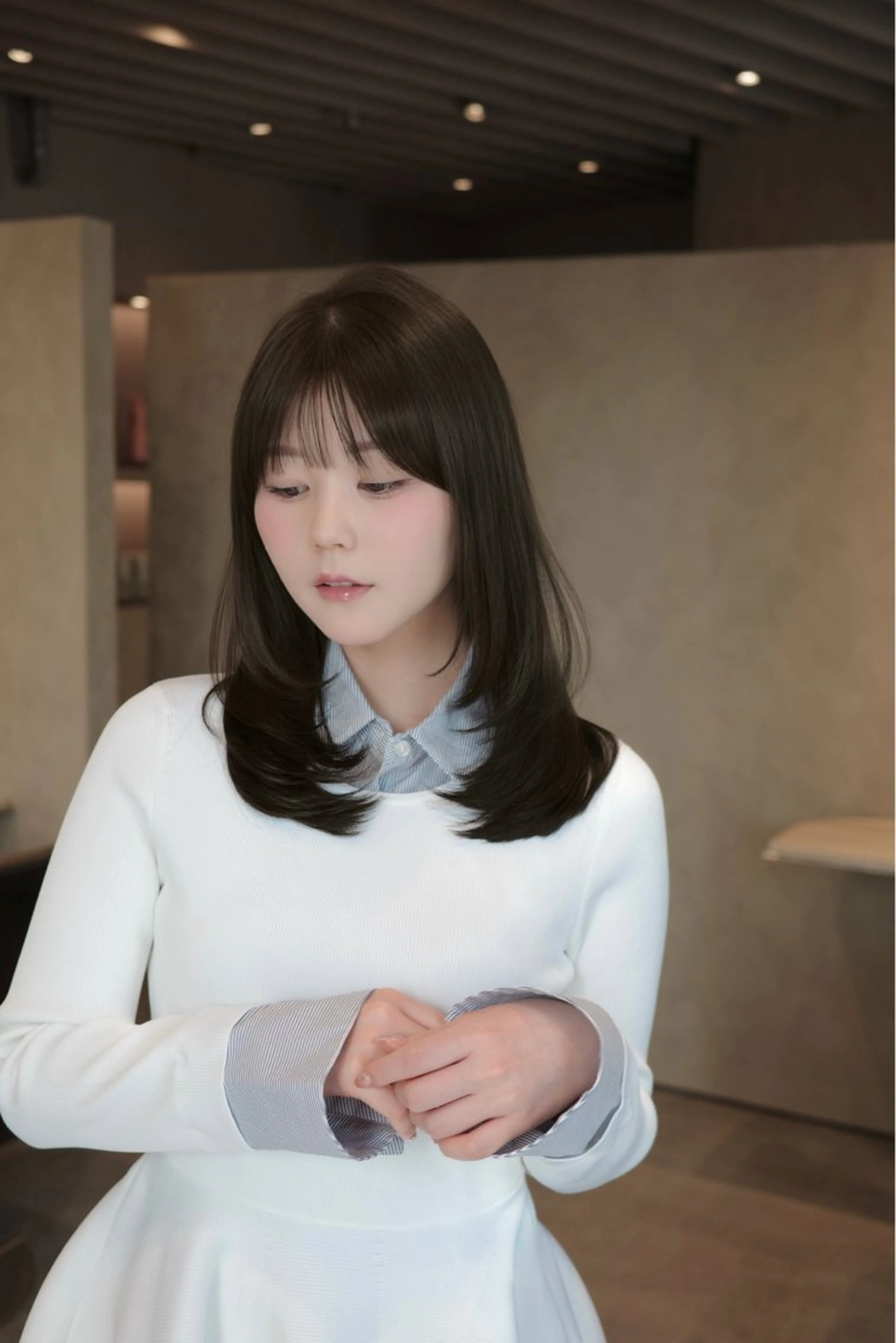 ミディアム レイヤーカット 似合わせカット 美顔形成｜酒井 ｜青山のヘアスタイル