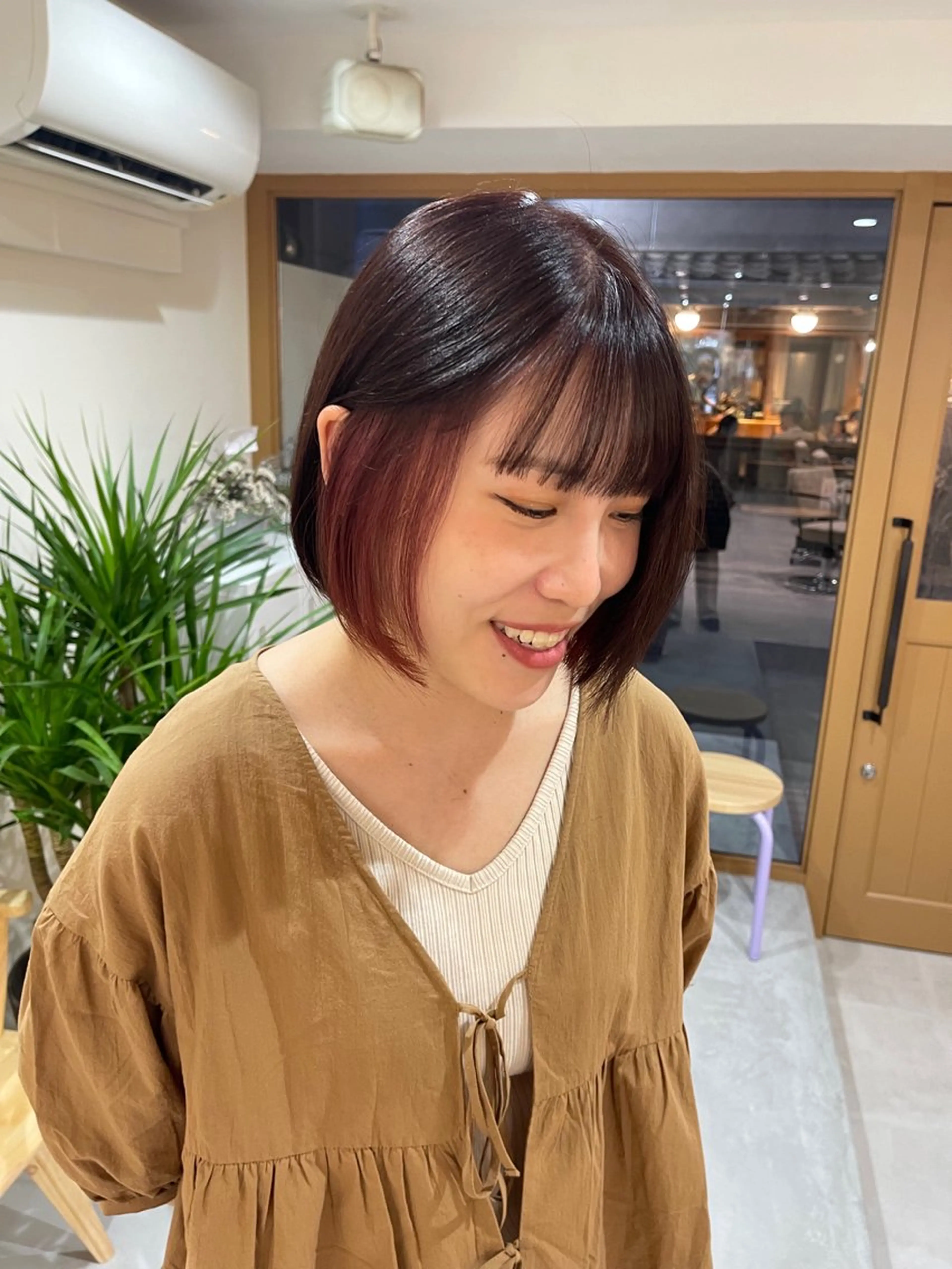 ショート カラー カシス uni所属・中堀 遥のヘアスタイル