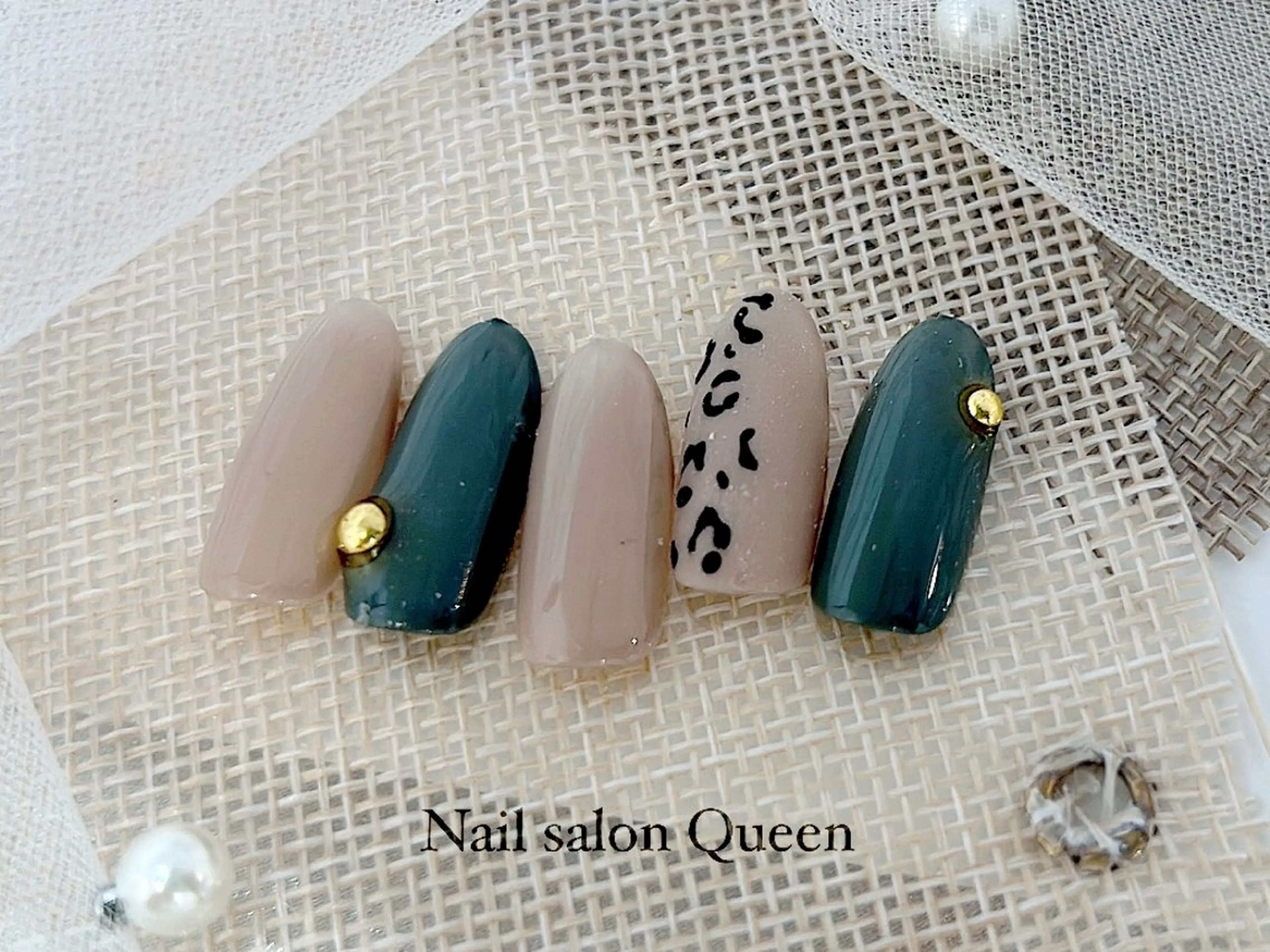 ネイル フットネイル ジェルネイル キラキラネイル マグネットネイル ニュアンスネイル ネイルサロンクイーン 東京/新宿/大久保のネイルデザイン