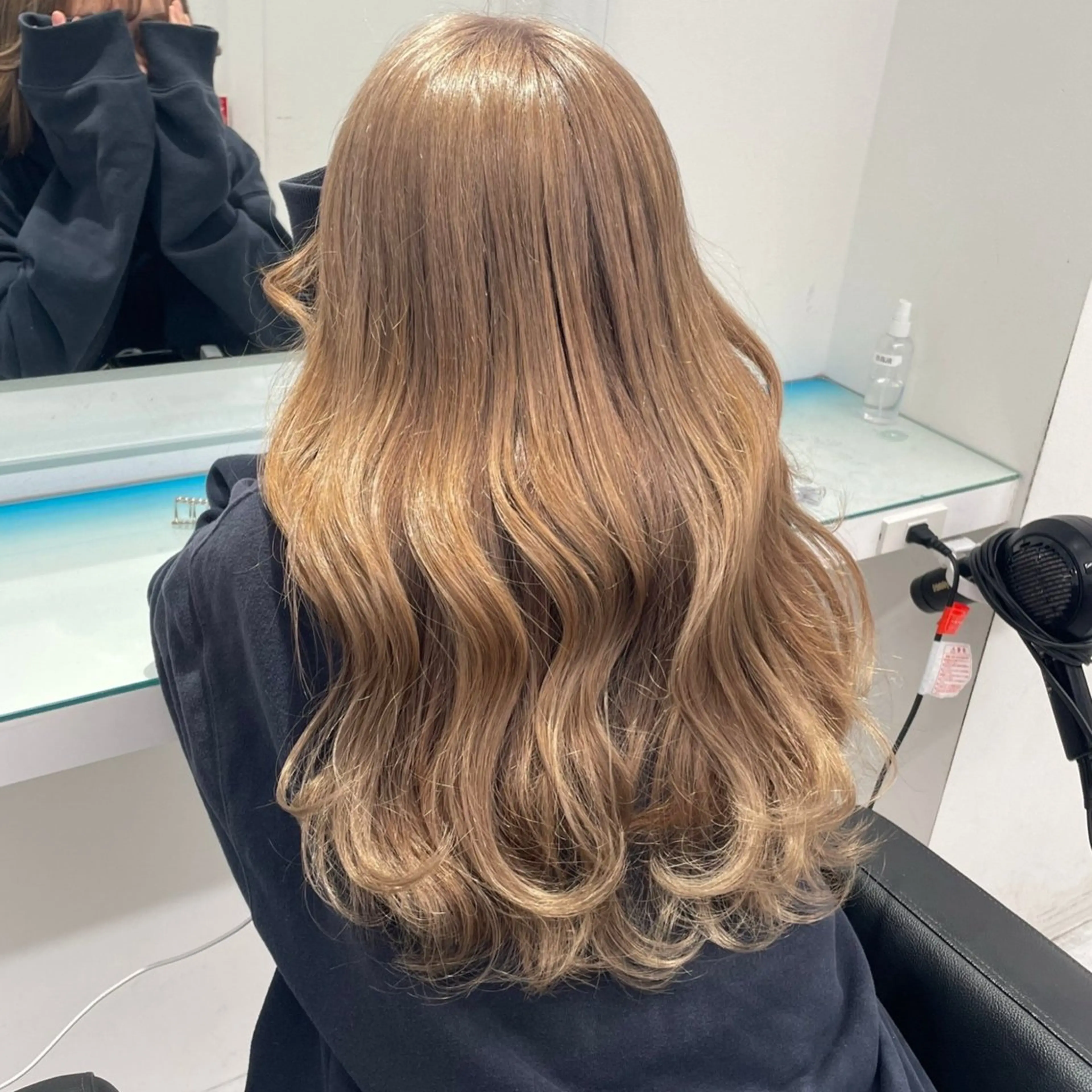 ロング メンズ ヘアカラー トリートメント 艶感ミルクティー🤍 色落ち綺麗🤍ともやのヘアスタイル