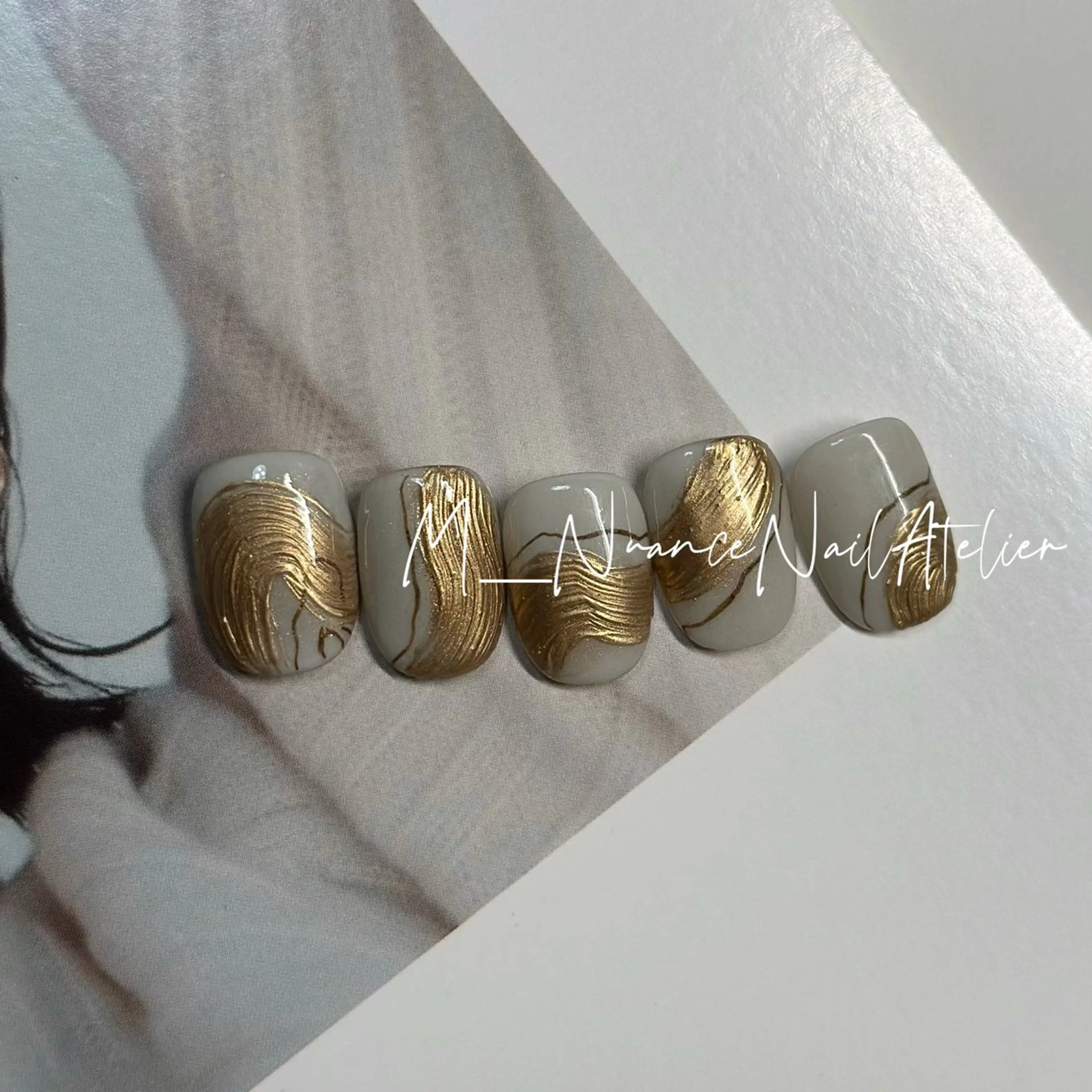 ネイル マグネットネイル ニュアンスネイル オフィスネイル シンプルネイル GO TODAY横浜Solace店所属・M___nail atelierのネイルデザイン