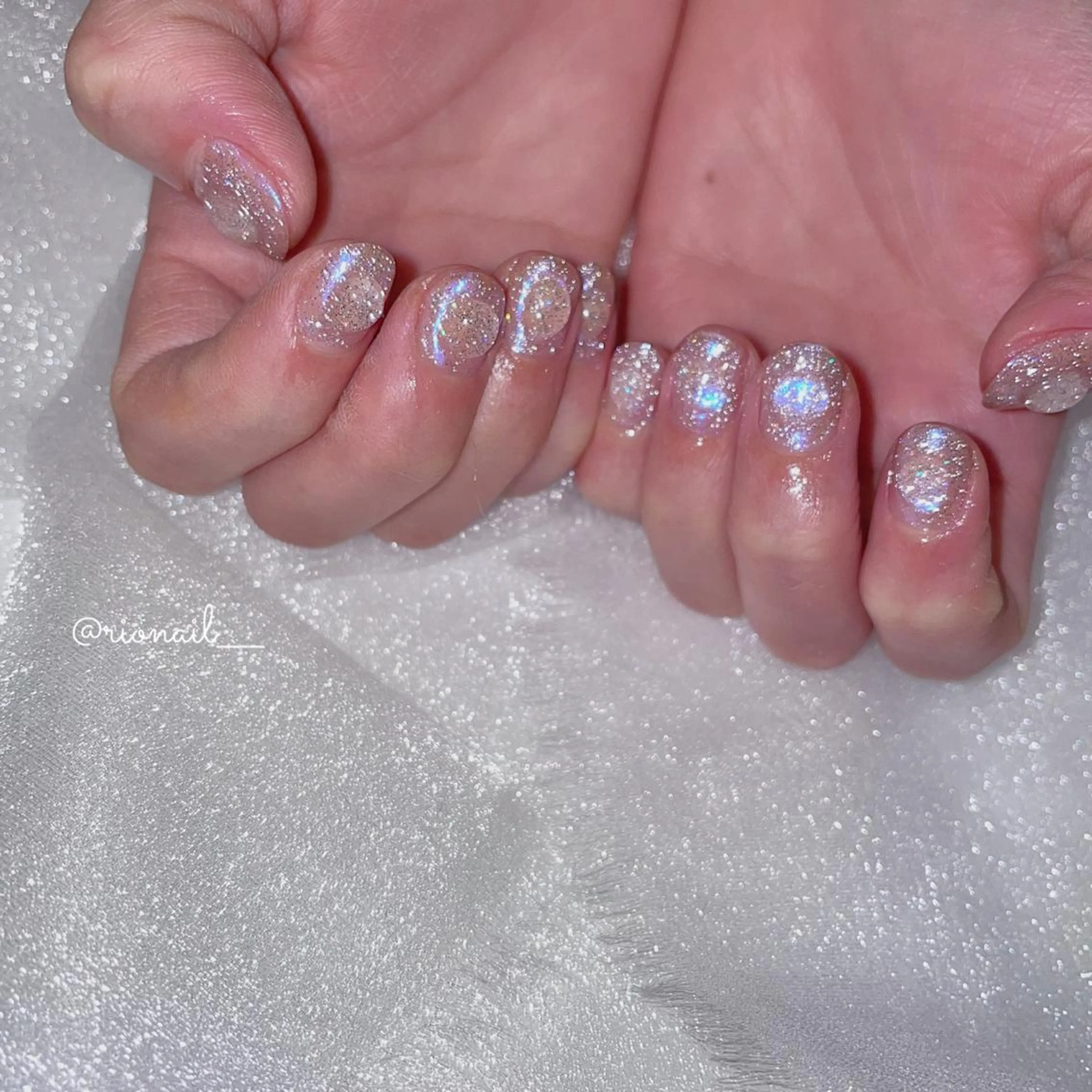 ネイル オーロラネイル フラッシュネイル 𝘙𝘪𝘰𝘯𝘢 ...🕯🤍のネイルデザイン
