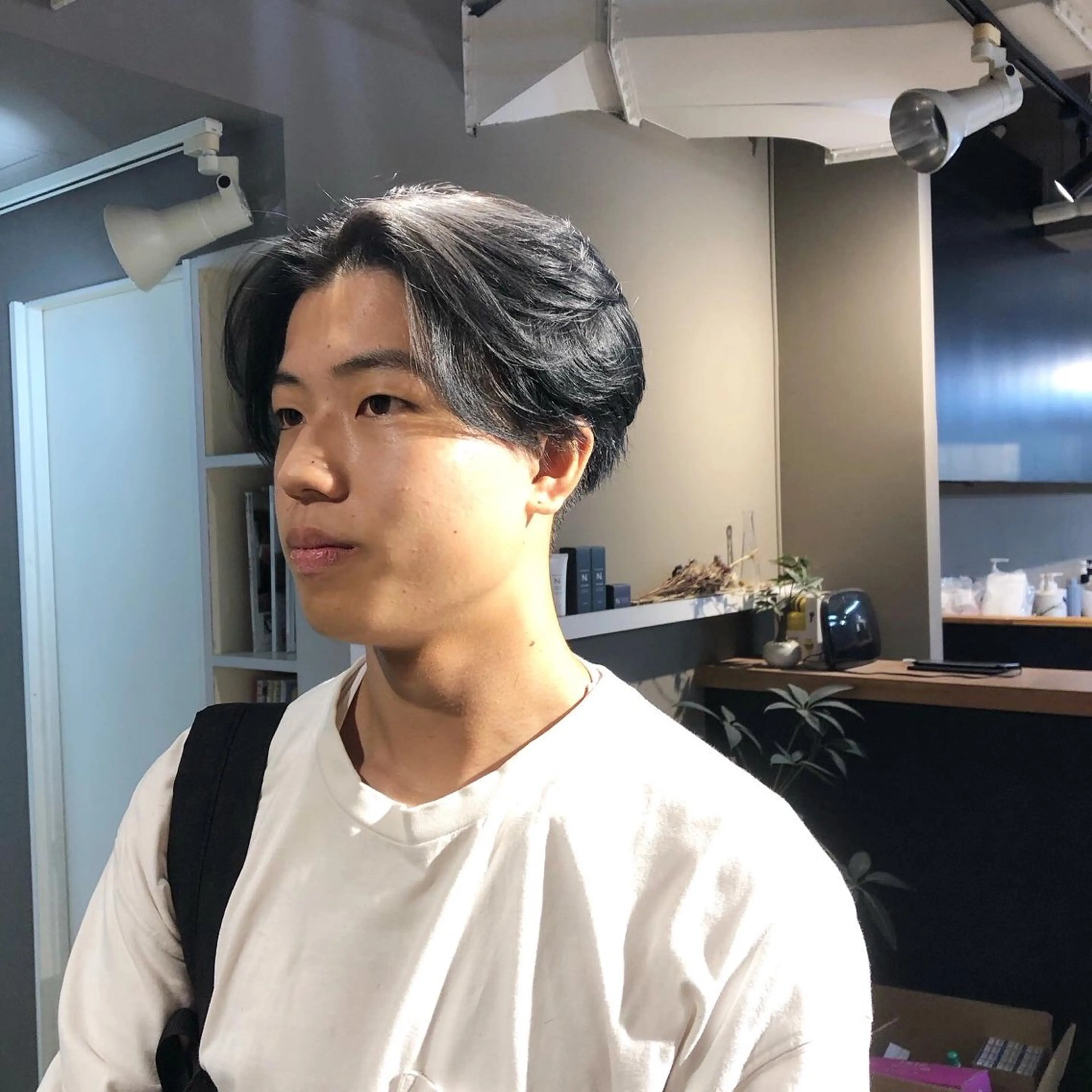 カラー ヘアアレンジ メンズ センターパート カット ヘアカラー トリートメント ヘアセット ainico+所属・メンズ特化✂️栗原 侑也のヘアスタイル