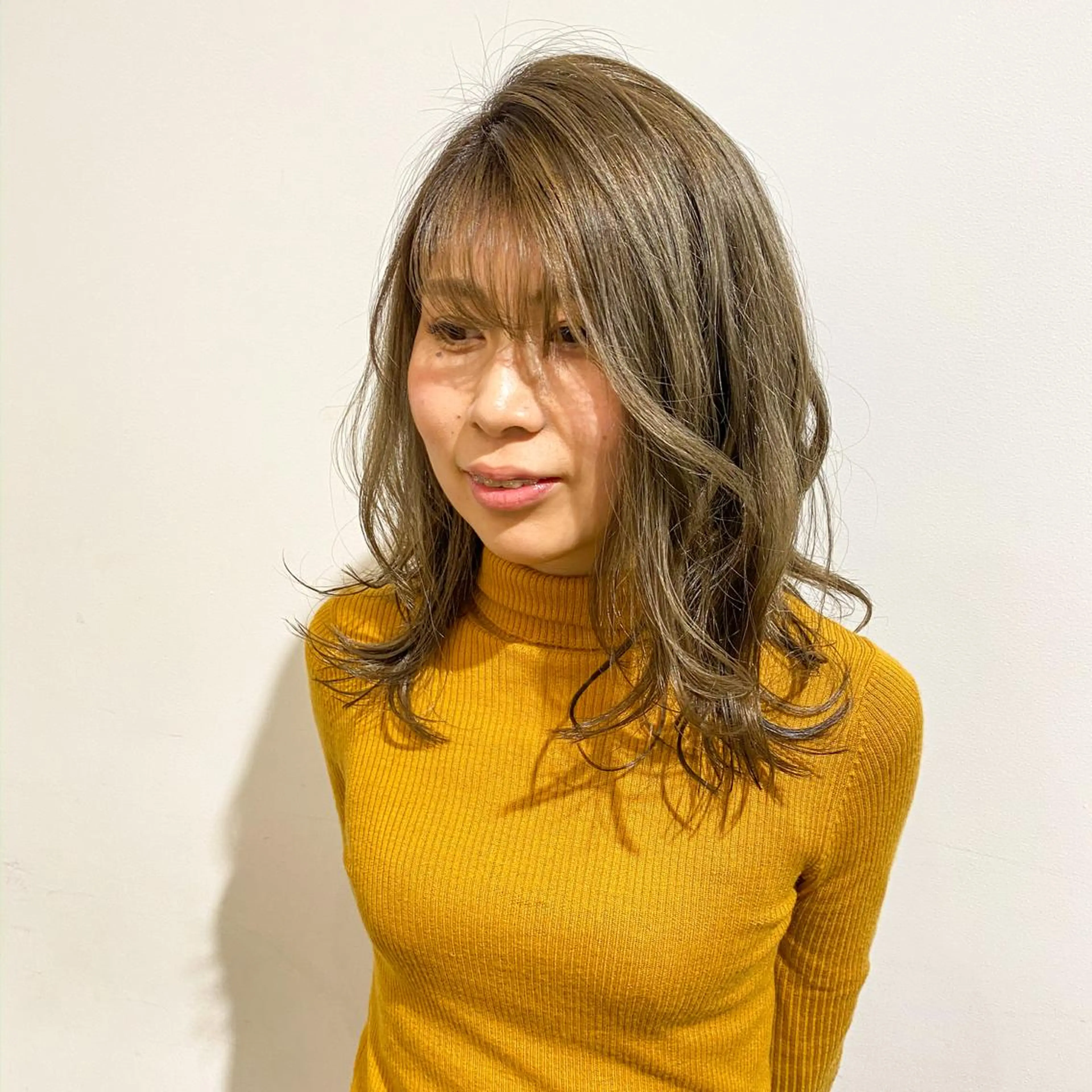 ミディアム カラー ベージュカラー ブリーチ 透明感カラー シースルーバング tender所属・tender KOZONOのヘアスタイル