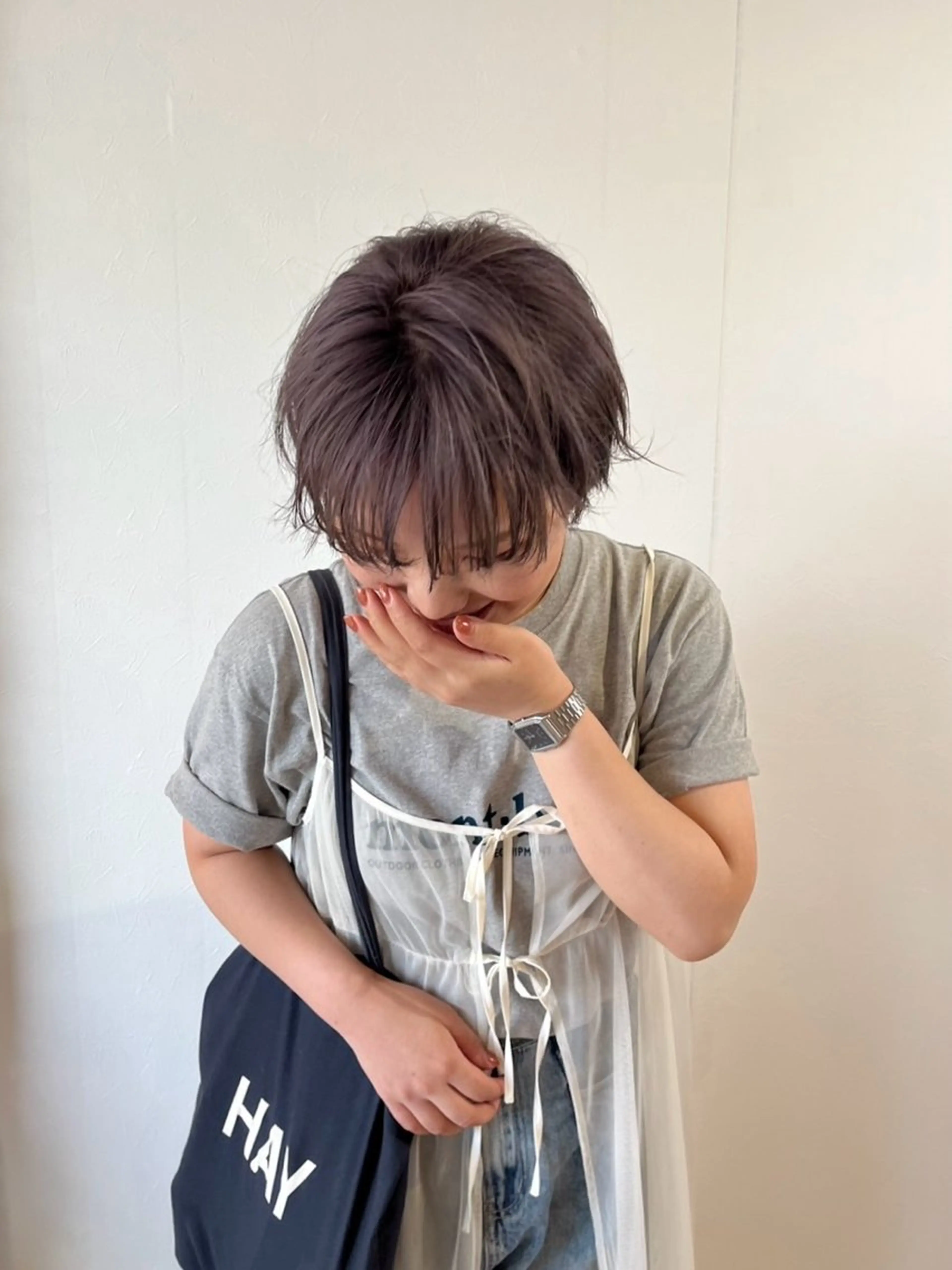 ショート カラー ブリーチ グレージュ ラベンダーカラー ラベンダーグレージュ ラベンダーグレー Lico所属・鈴木由衣 /ショート/艶カラーのヘアスタイル