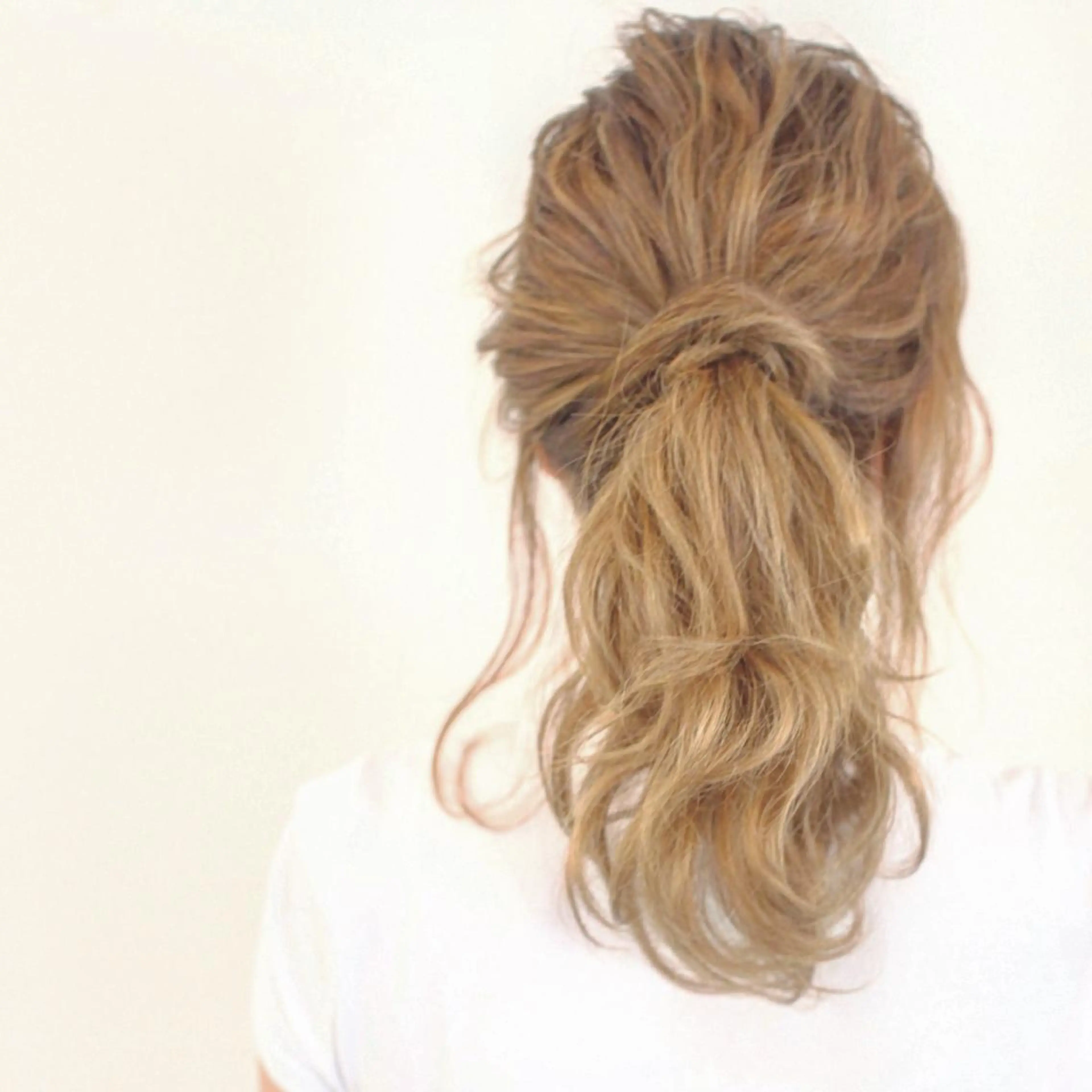 ミディアム カラー ヘアアレンジ アッシュ グラデーションカラー ハイライトカラー ハイライト おくれ毛 Mariana/ 鶴原-ハイライトのヘアスタイル