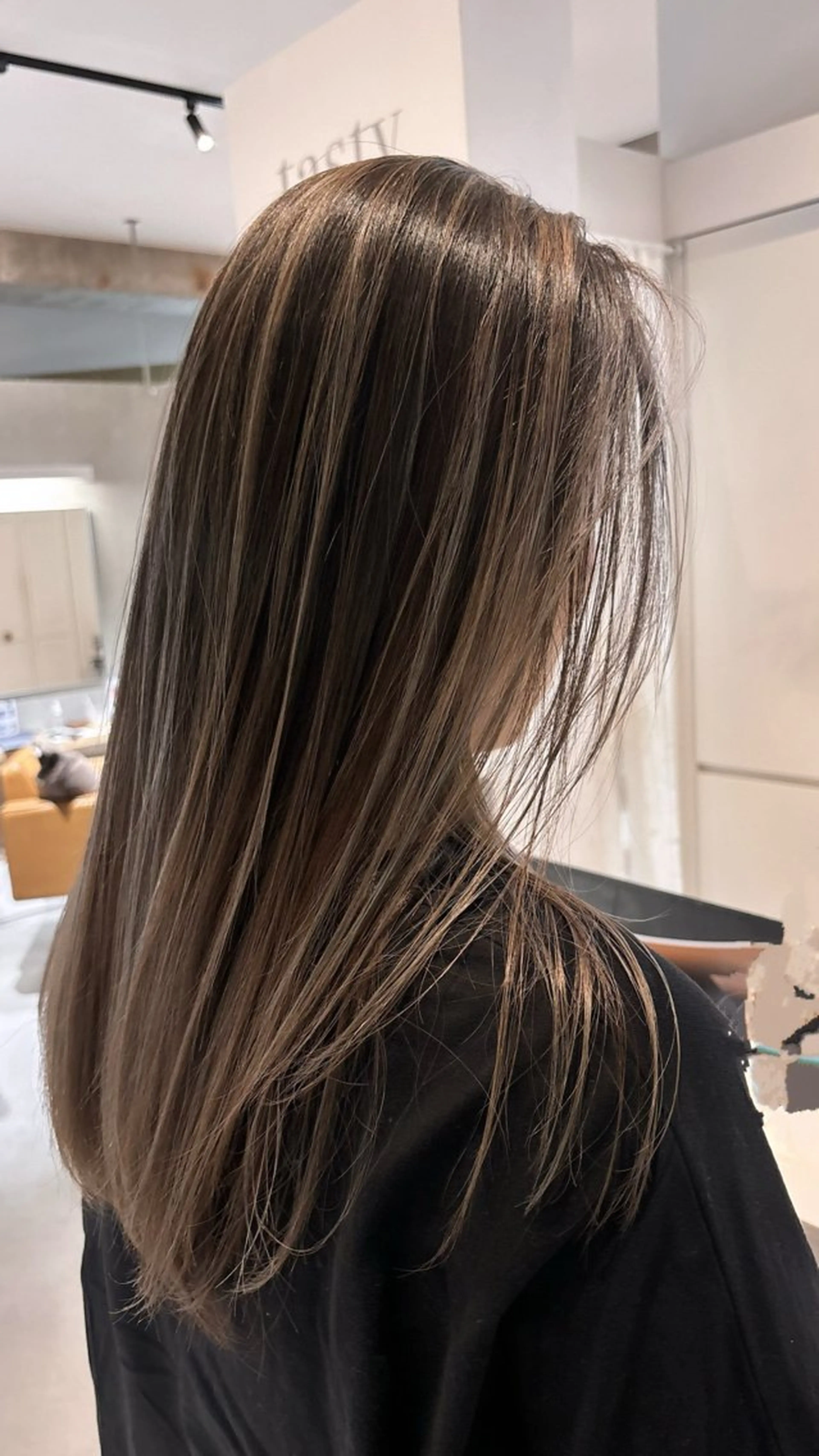 ロング 渡辺 瑠美のヘアスタイル