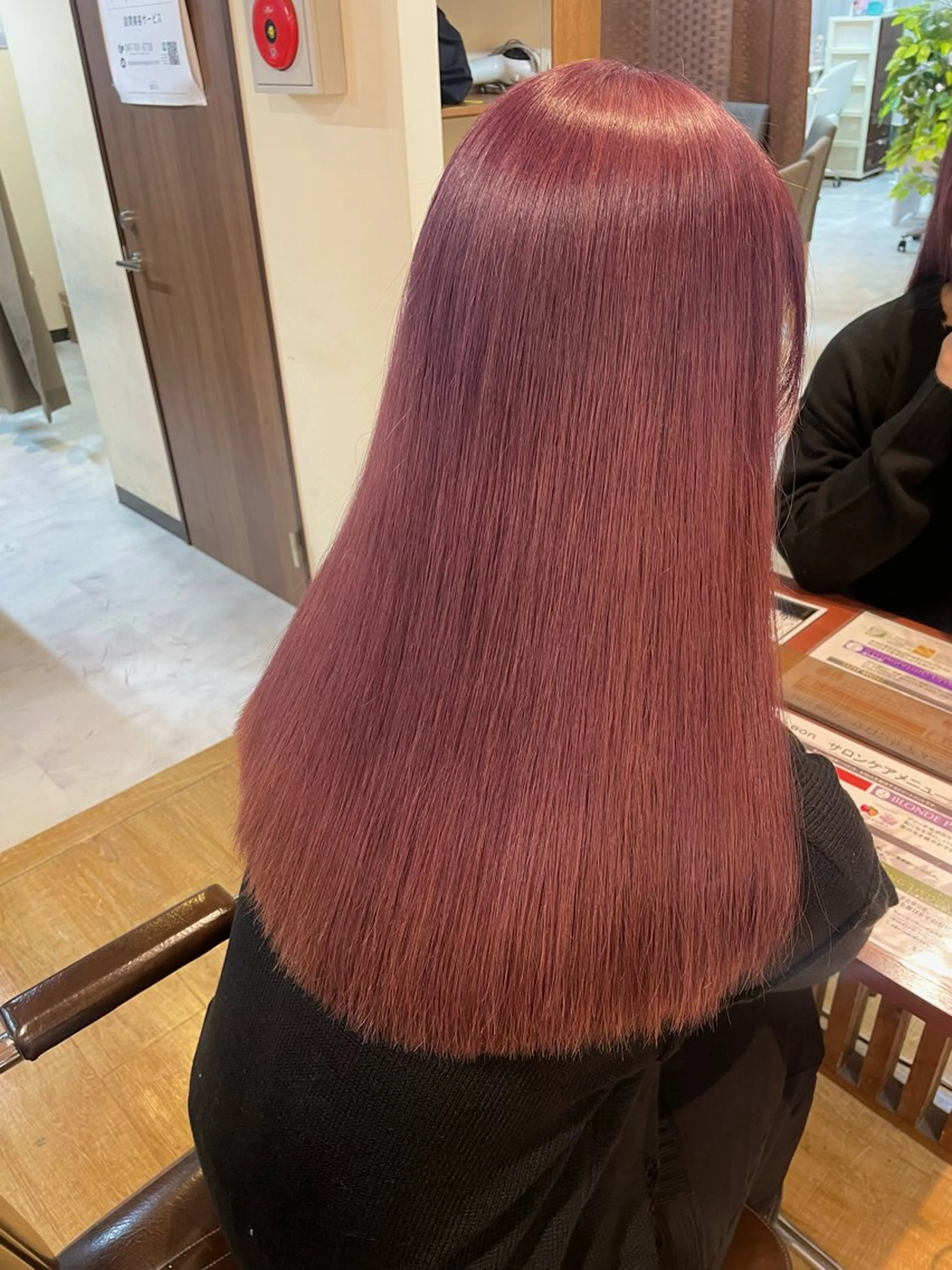 カラー ブリーチ ピンクカラー ヘアカラー 宮本 いぶきのヘアスタイル