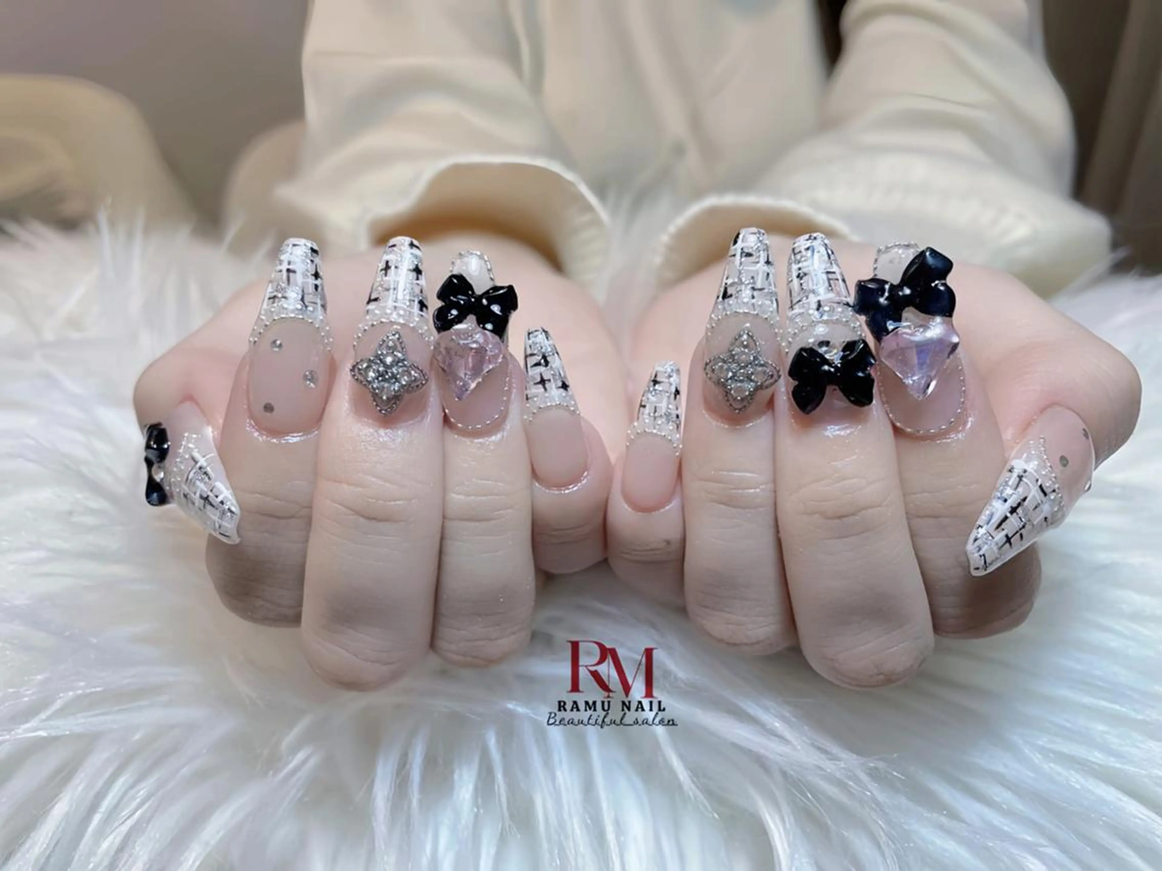 ネイル アートネイル チークネイル 長さ出し フレンチネイル グラデーション ハンドネイル RAMU_Nail 池袋店のネイルデザイン