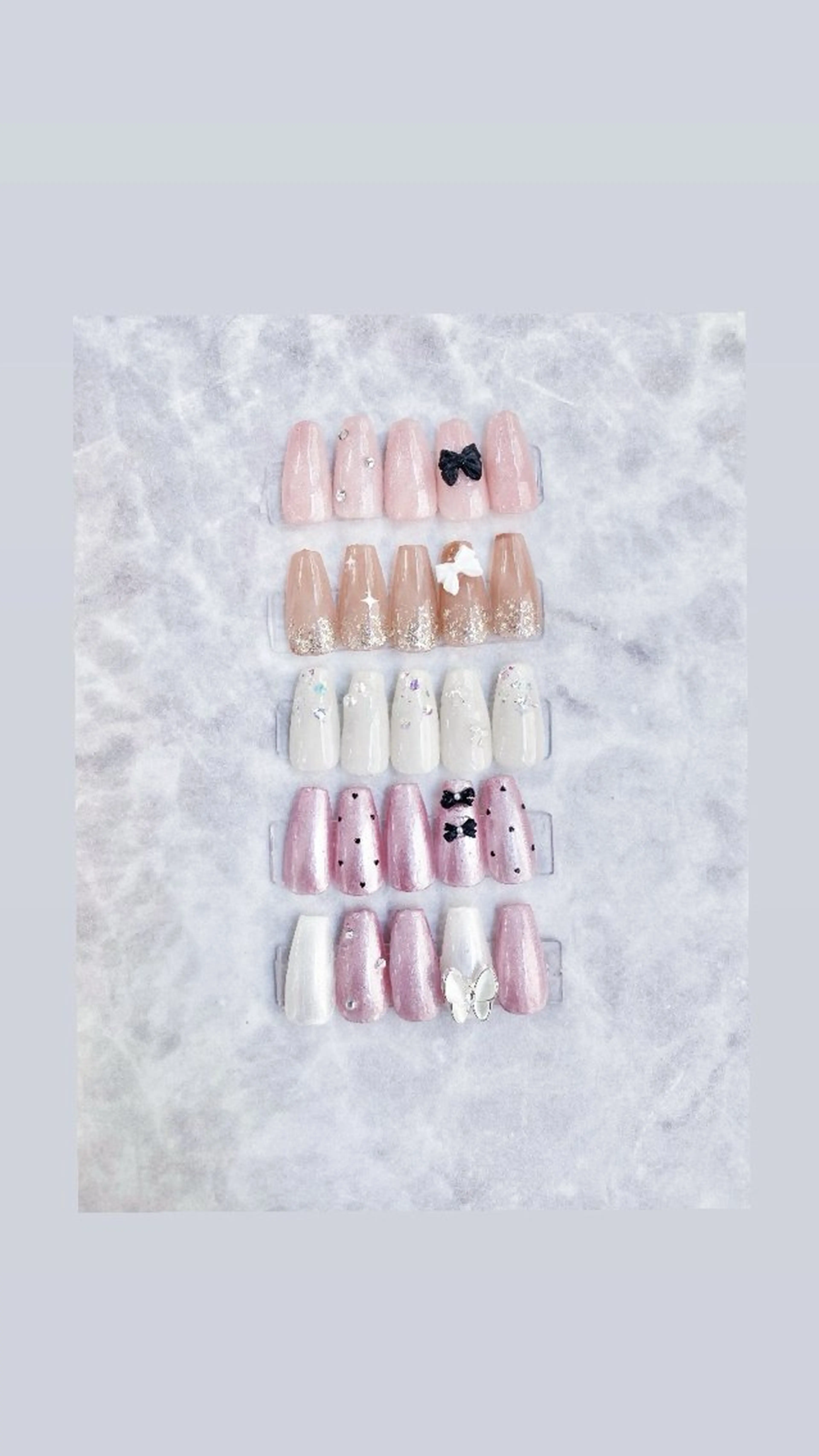 ⚠️ 長さ出し2本以上の新規様限定⚠️キラキラワンホンネイル💅🏻✨️３本以上​〜​1本400円かかります。の写真