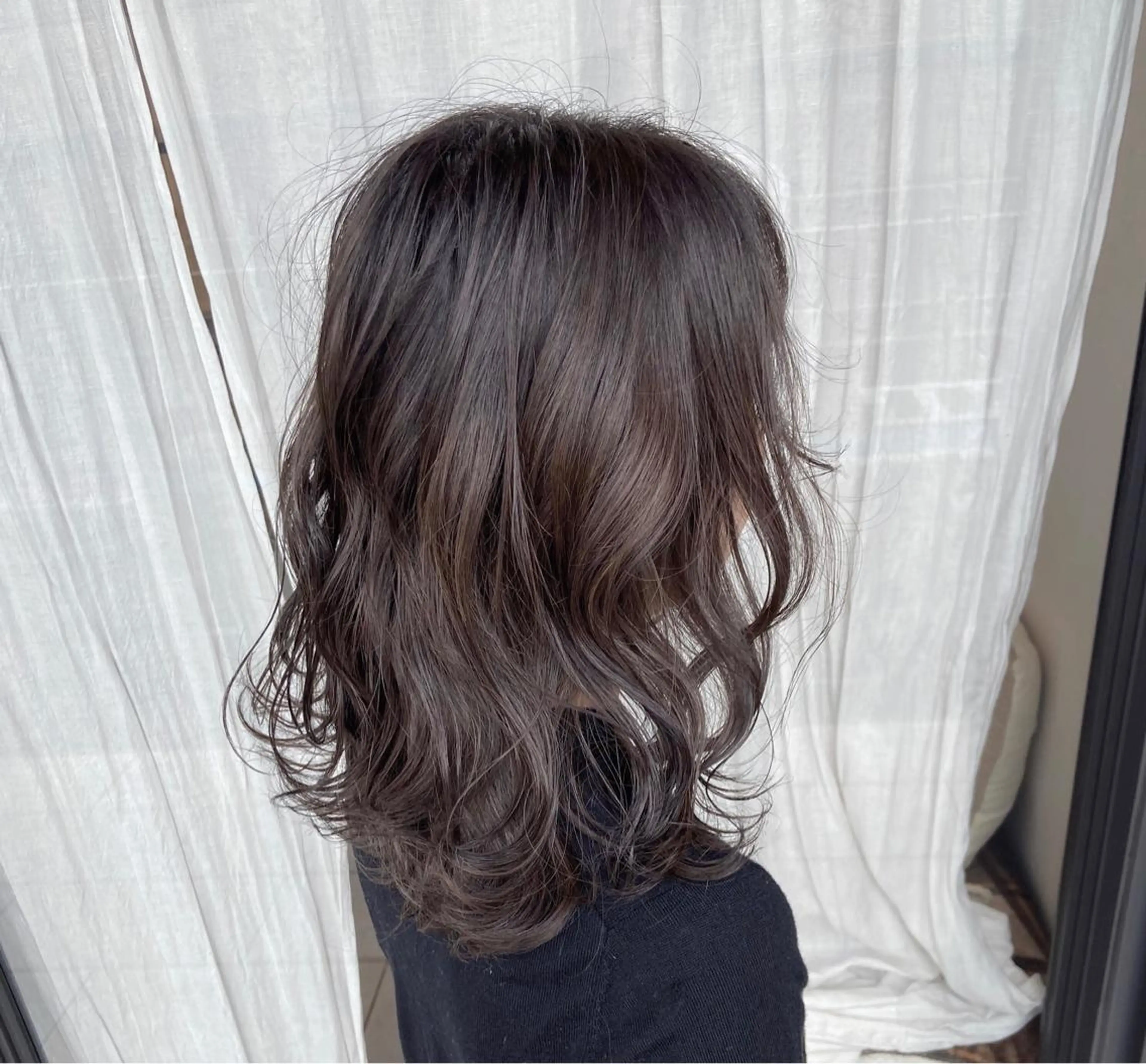 ミディアム ハイライト 峯 志帆のヘアスタイル