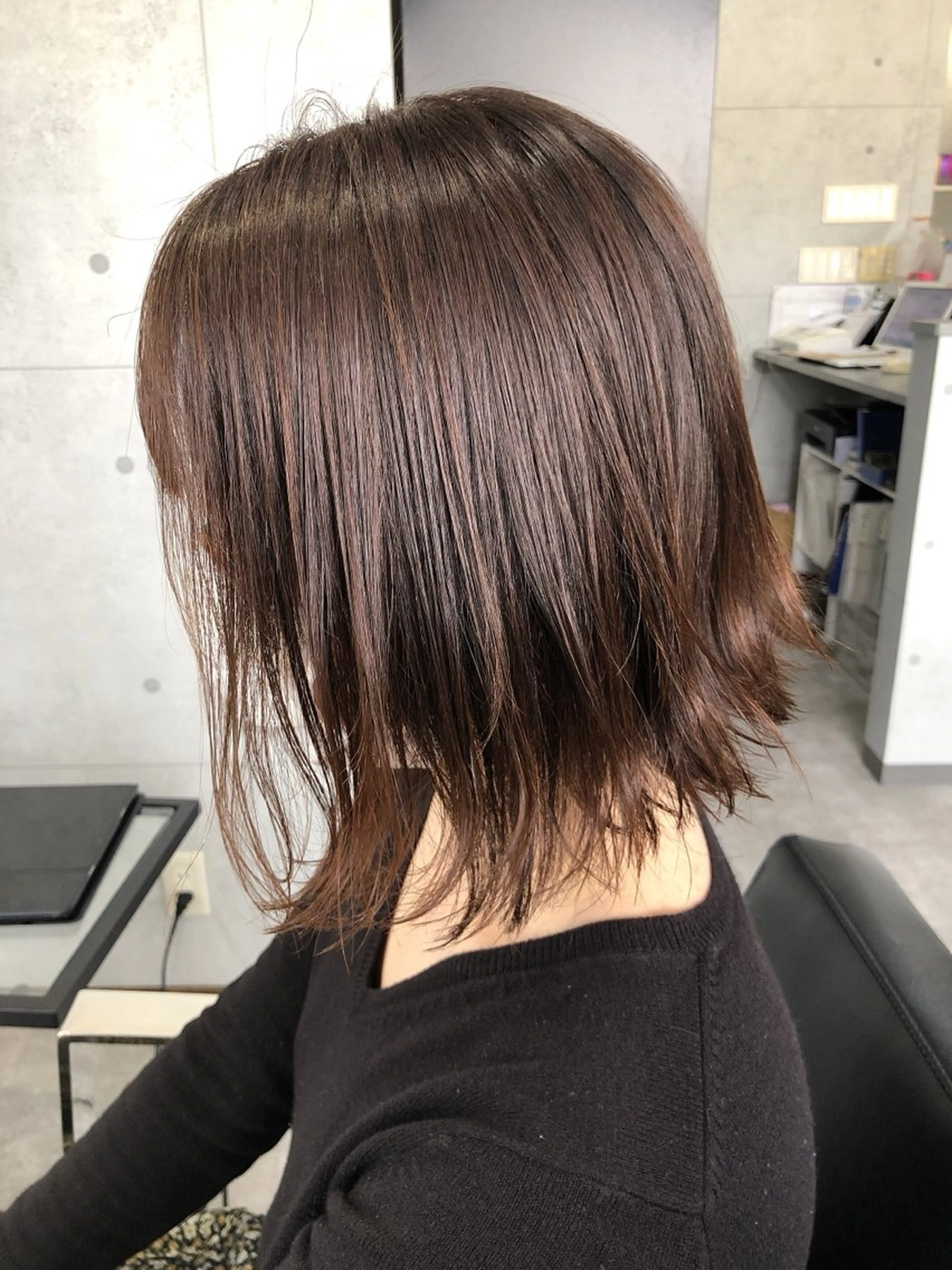 ミディアム ボブ くびれヘア くせ毛 髪質改善 切りっぱなしロブ カット ヘアカラー REVE所属・REVE美容室 REVEマツエクのヘアスタイル