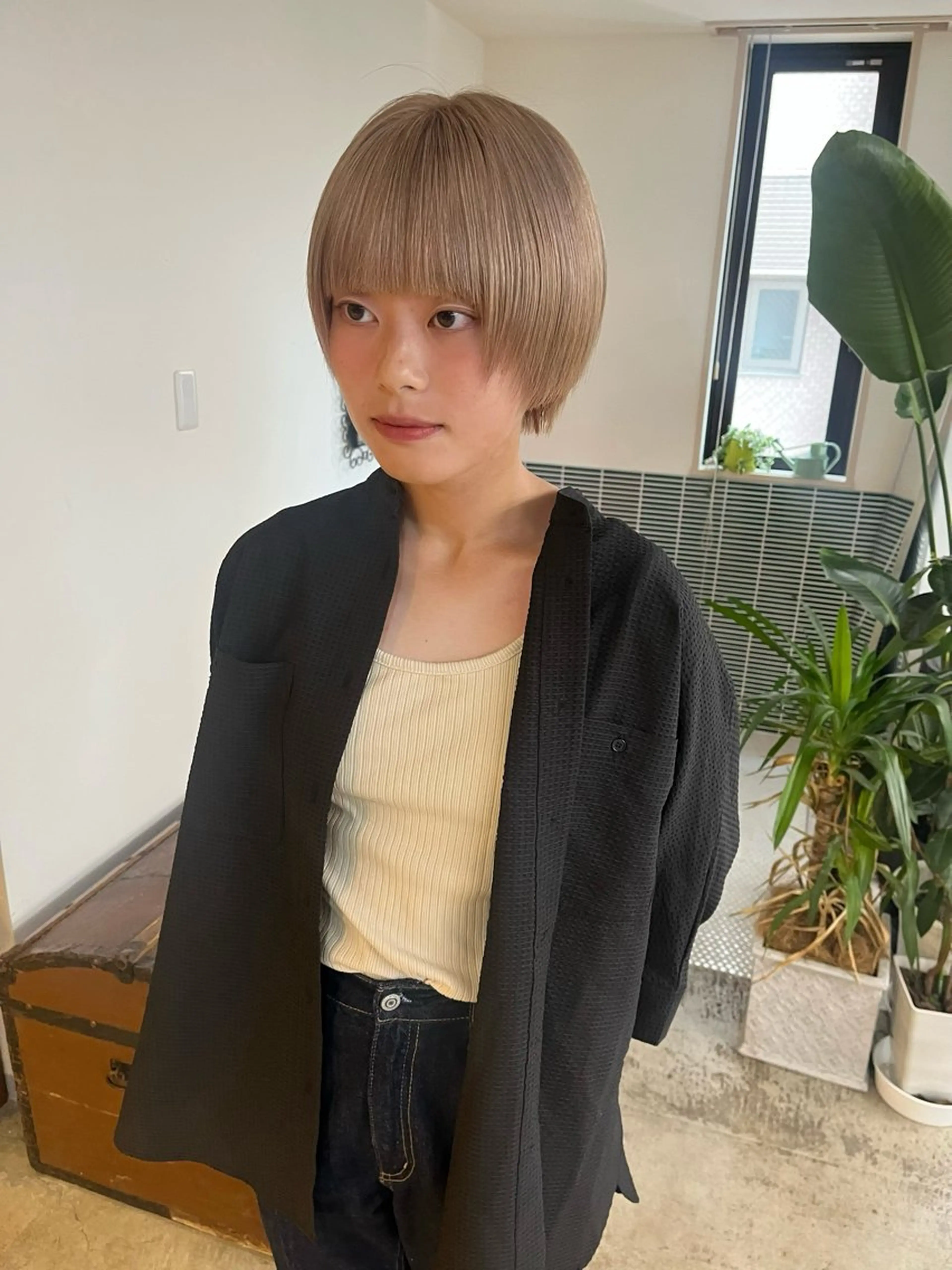 ショート カラー ベージュカラー ブリーチ ミルクティーベージュ カット ヘアカラー トリートメント 🩷ハイトーン透明感 レイヤー🩷ユリカのヘアスタイル