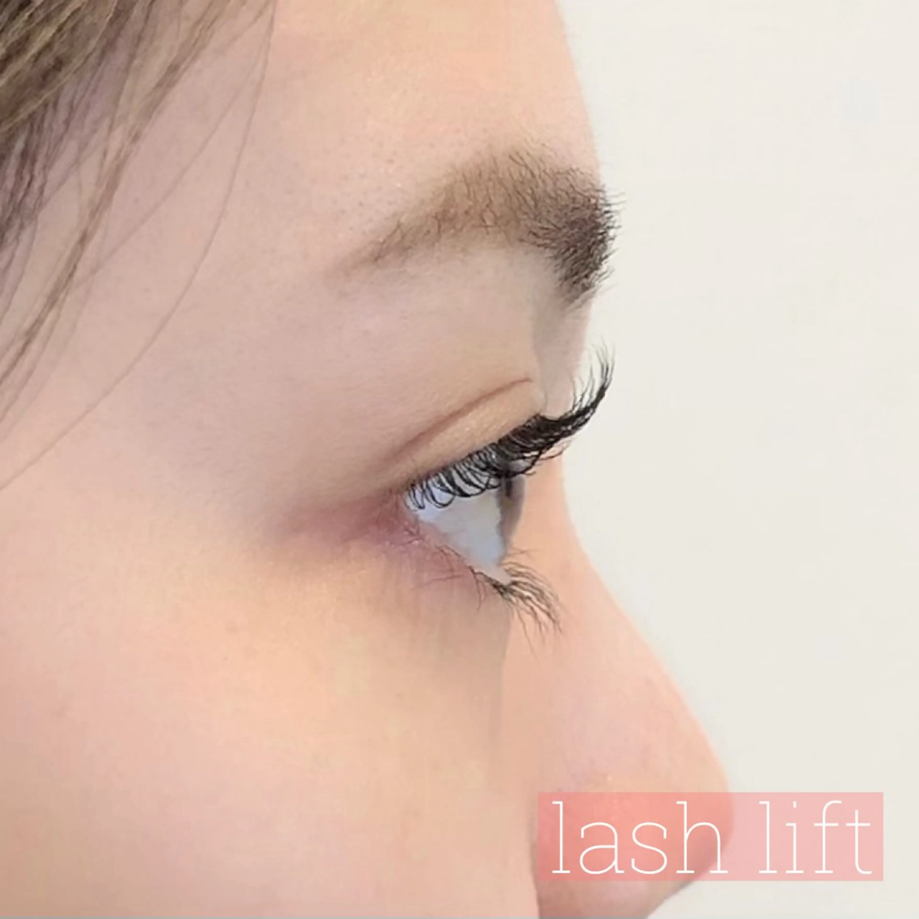 パリジェンヌラッシュリフト上下7700円の写真