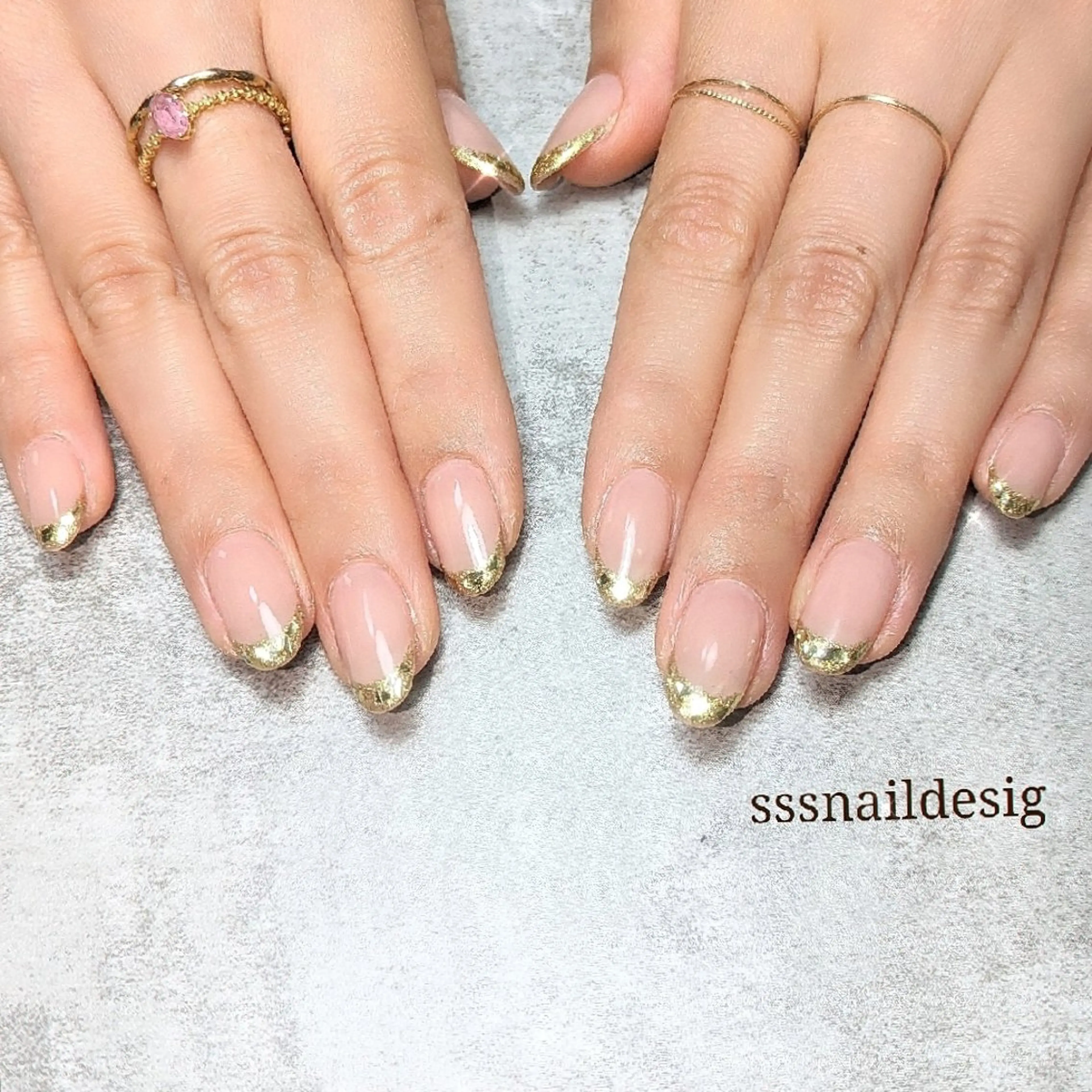 ネイル フレンチネイル ガラスフレンチ ゴールド 塩見 聖子のネイルデザイン