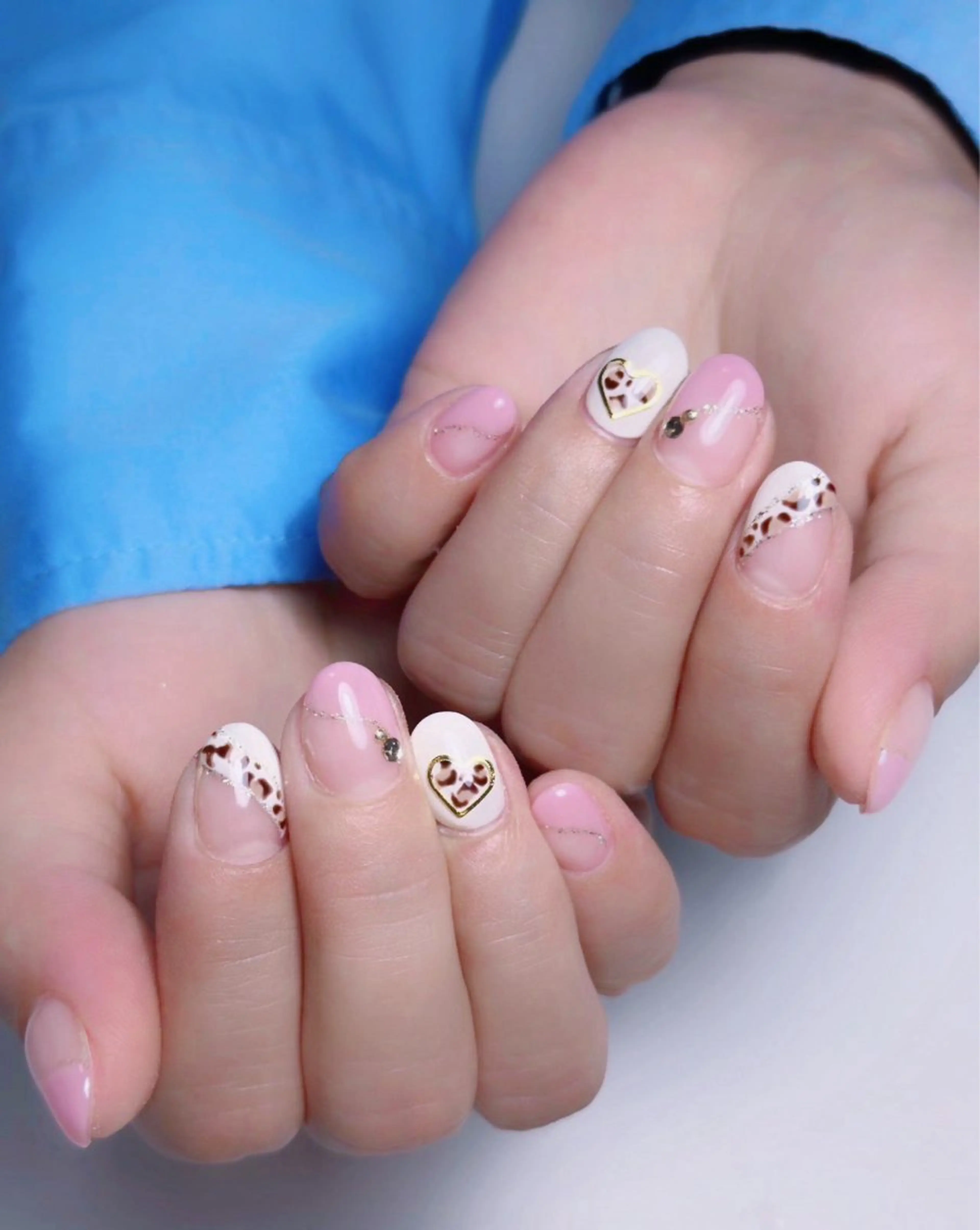 ネイル オーロラネイル 長さ出し フットネイル ラメ(グリッター) ラメグラデーション ハンドネイル 👍thumbs up nail👍のネイルデザイン