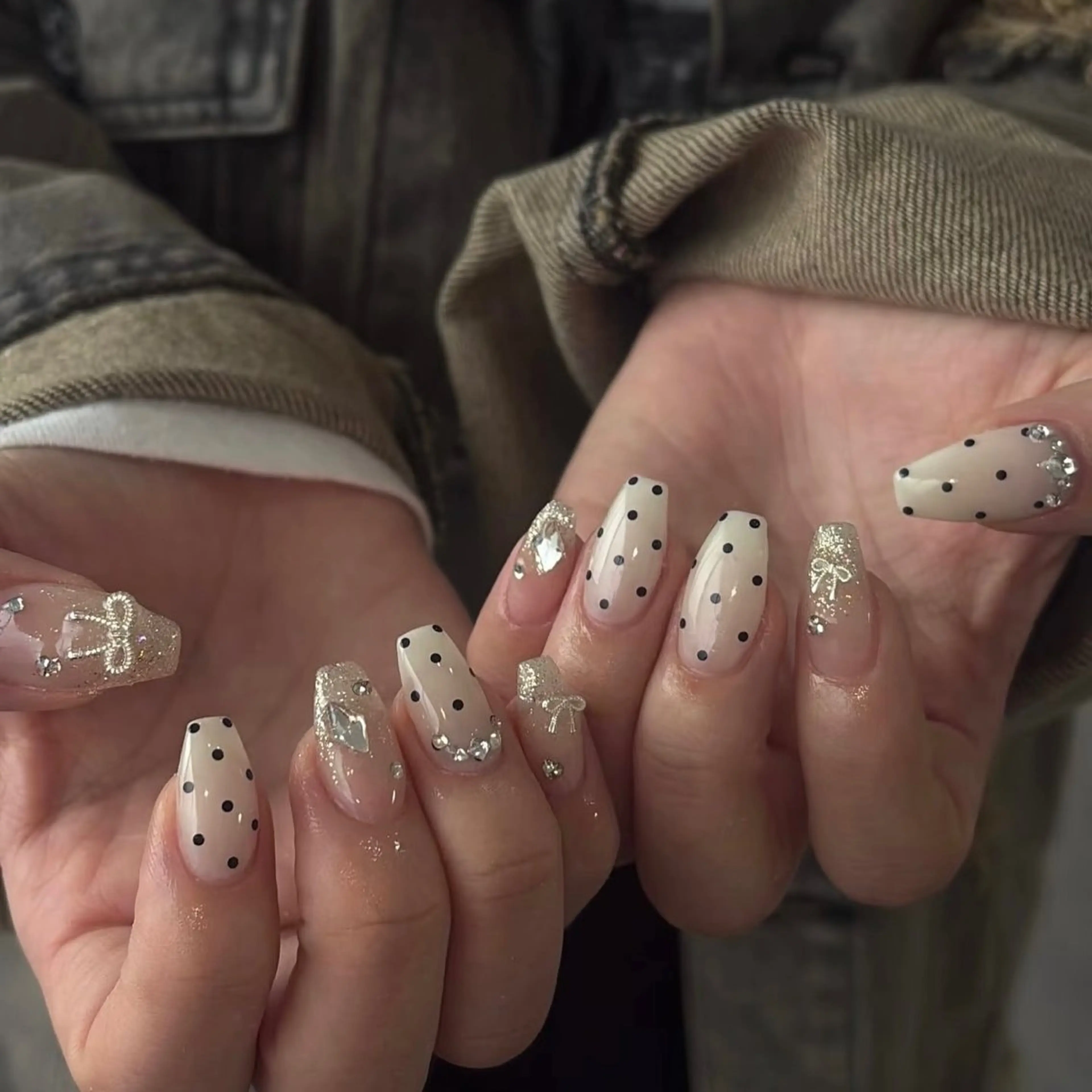 ネイル チークネイル フレンチネイル ジェルネイル ガーリー キラキラネイル ハンドネイル 高橋 雪のネイルデザイン