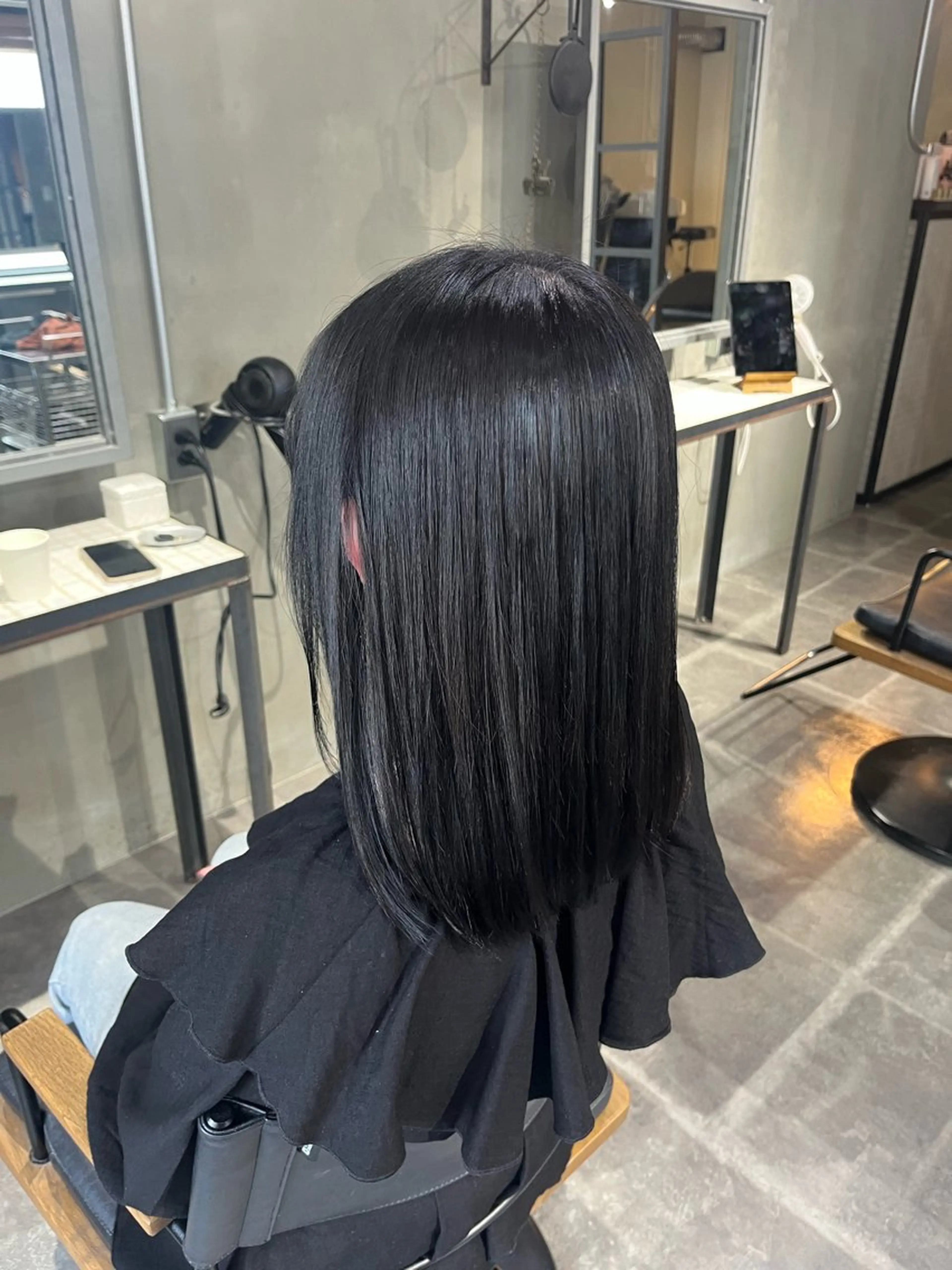 ミディアム カラー 黒髪 ブリーチ ブルーカラー ブルーブラック ヘアカラー トリートメント 透明感♥韓国ヘア HINAのヘアスタイル